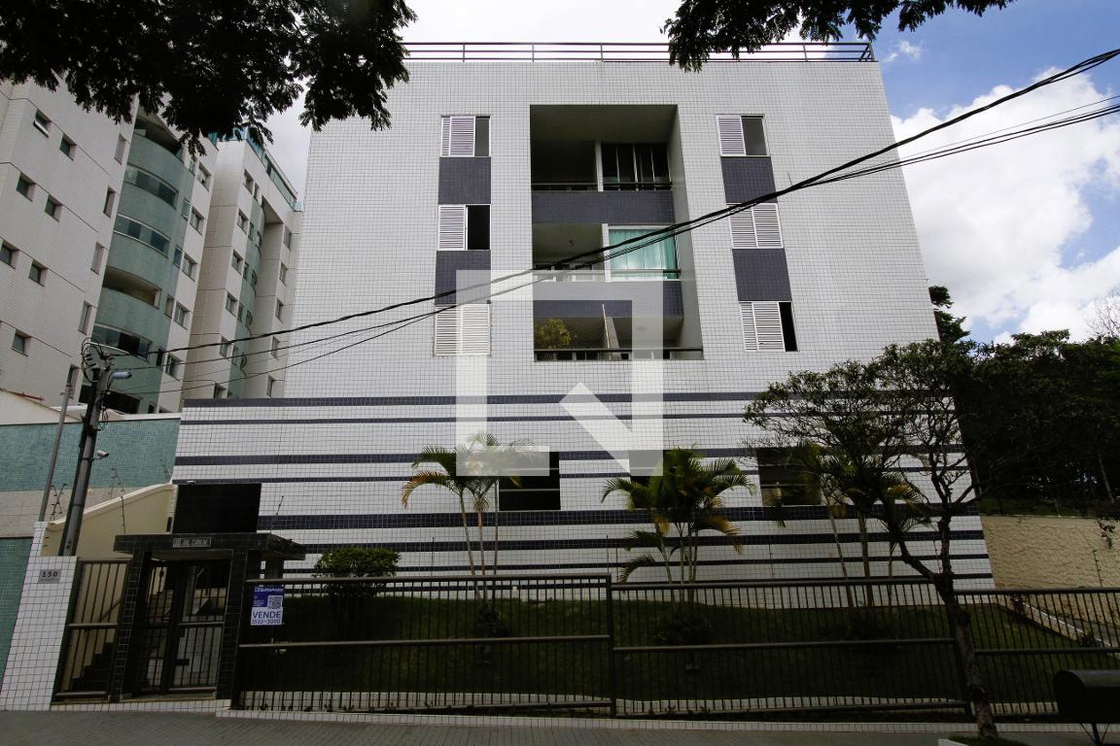 Fachada Condomínio em Rua Paulo Piedade Campos, 150