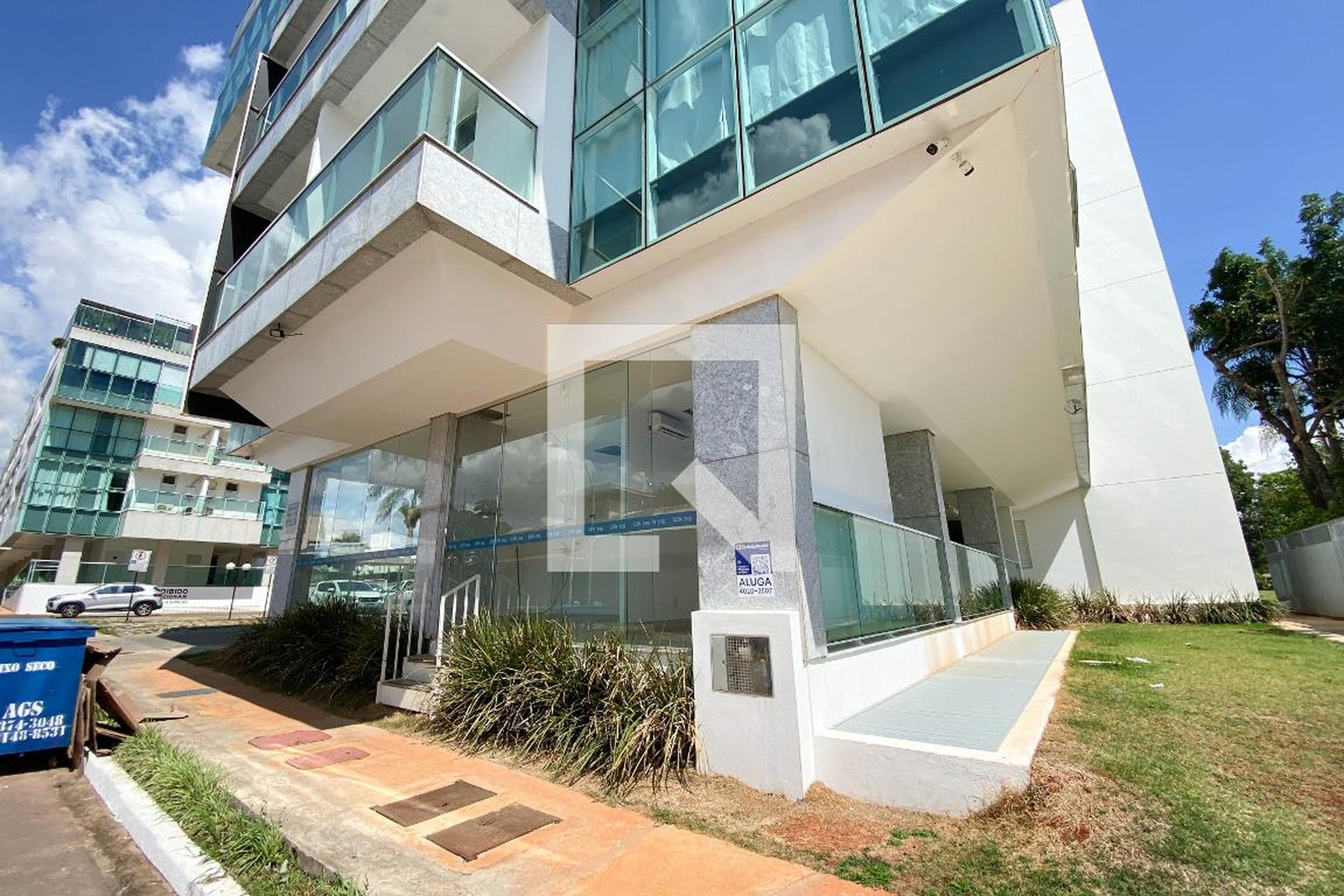 Fachada Condomínio em SHCGN 703 Bloco R, 713