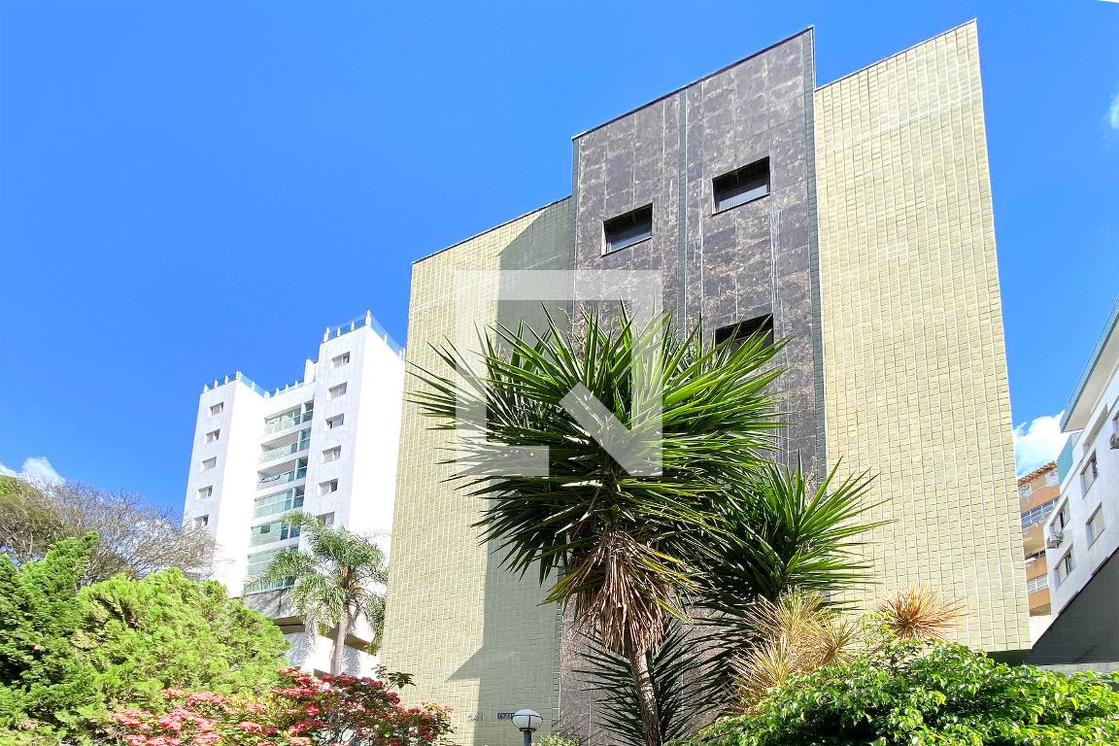 Fachada Condomínio em Rua Professor Miguel de Souza, 241