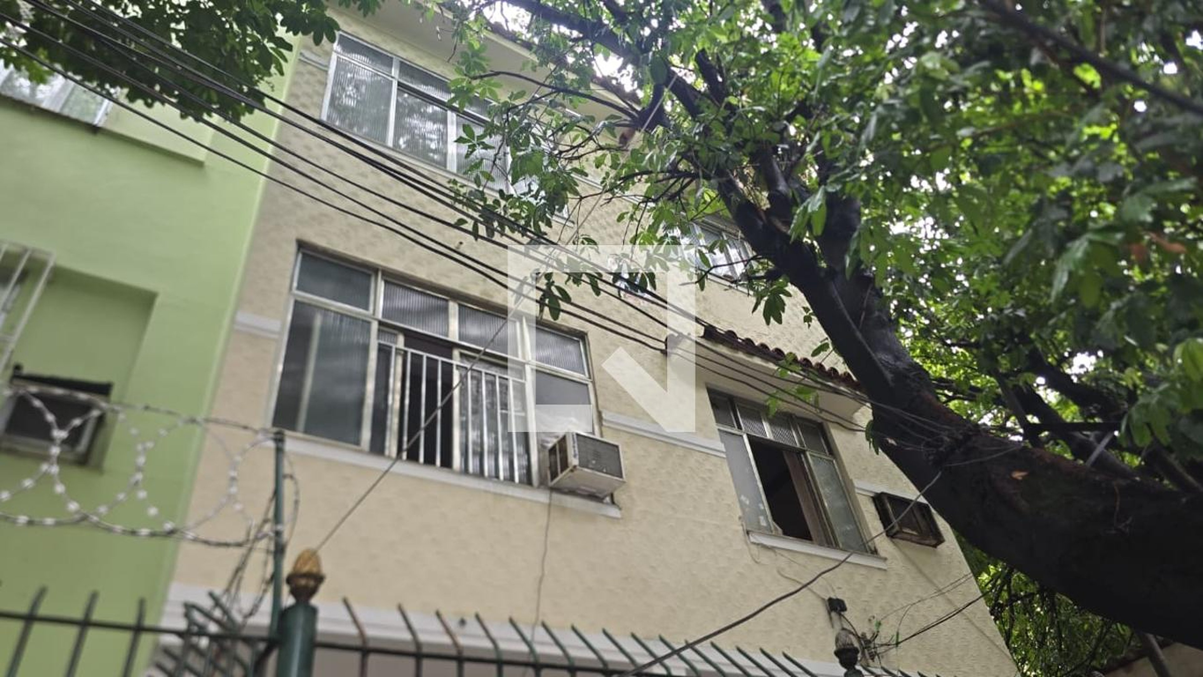 Fachada Condomínio em Rua Maxwell, 85