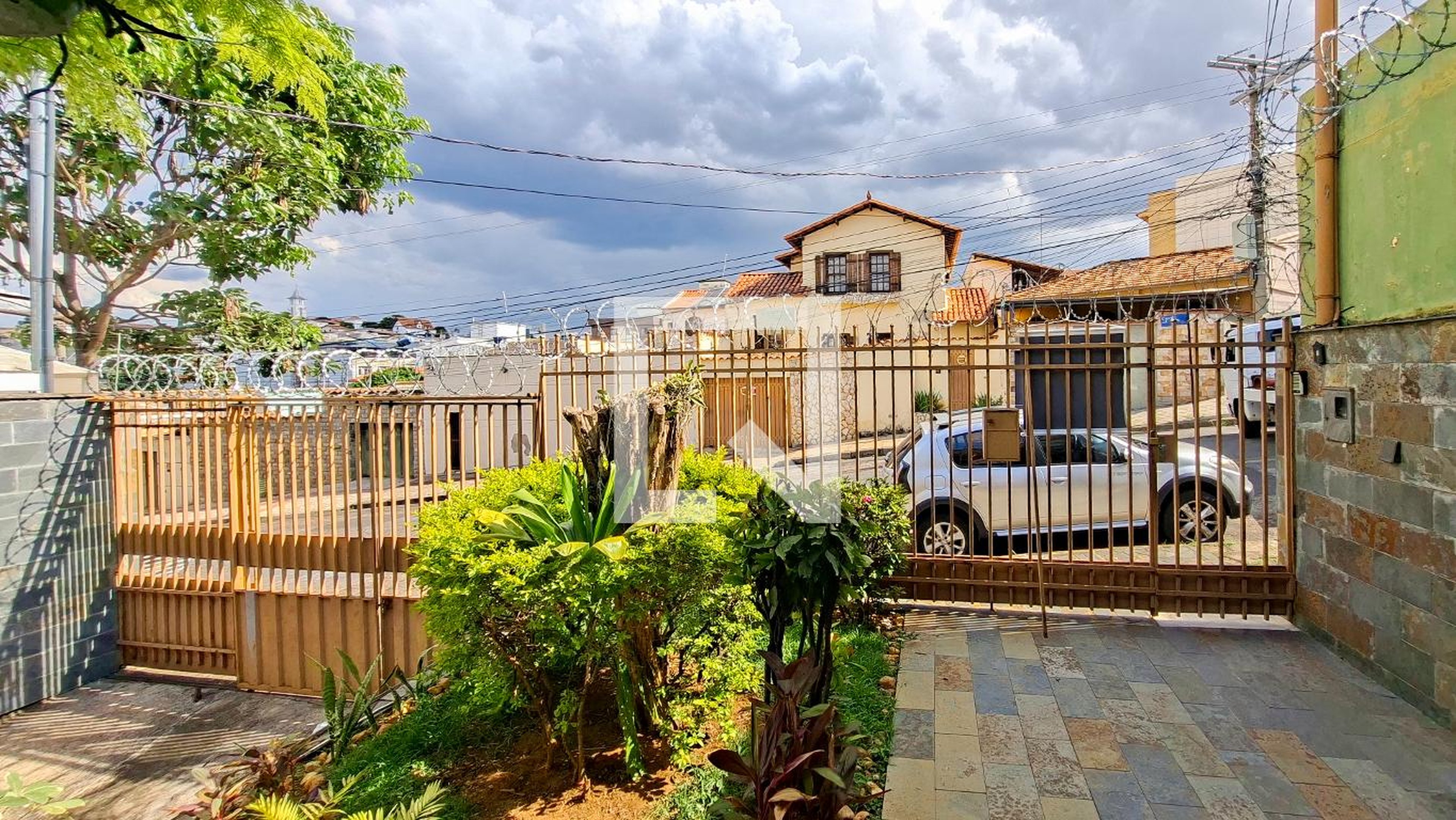 Entrada Condomínio em Rua Cubatão, 508