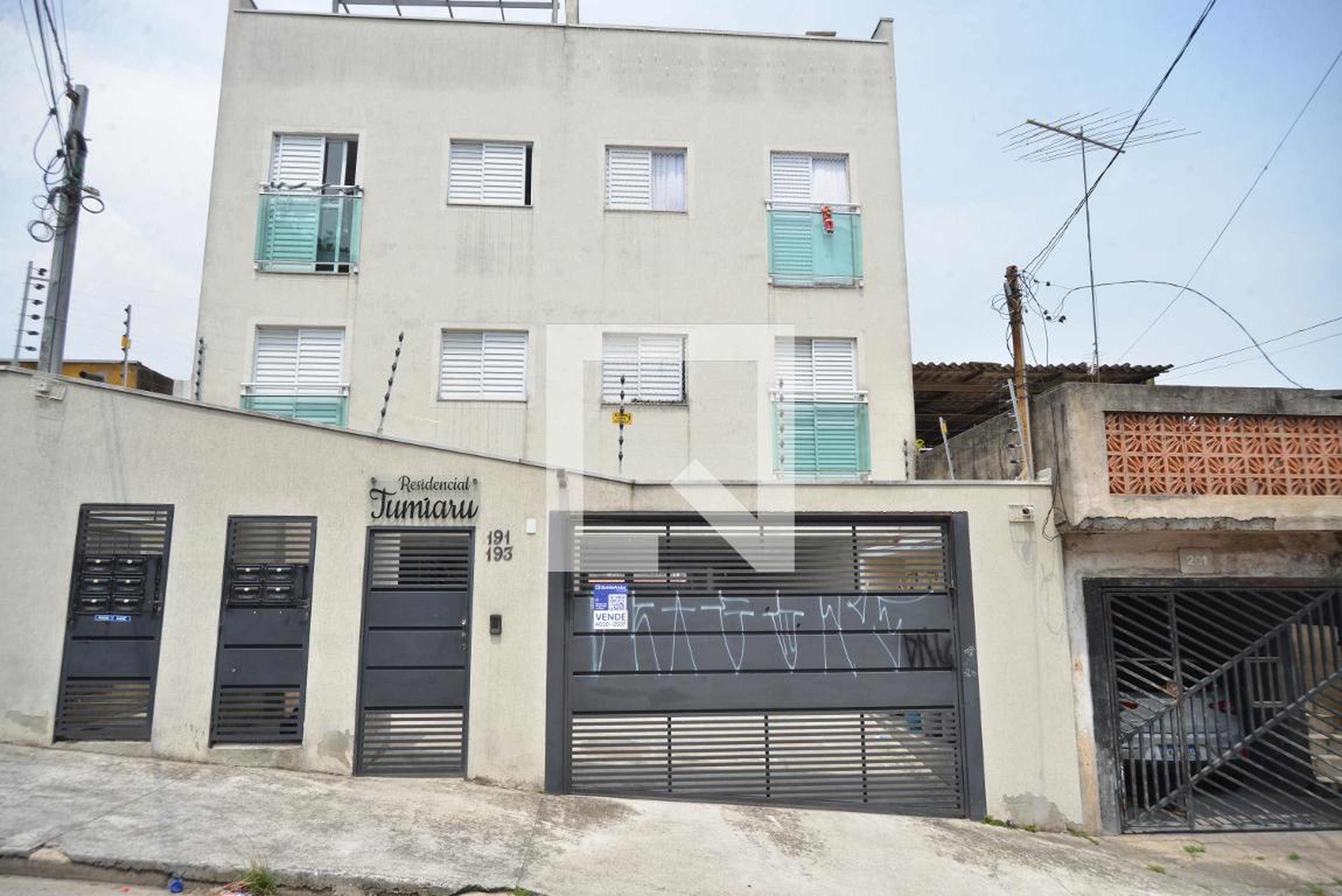 Fachada do Prédio Condomínio em Rua Tumiaru, 193