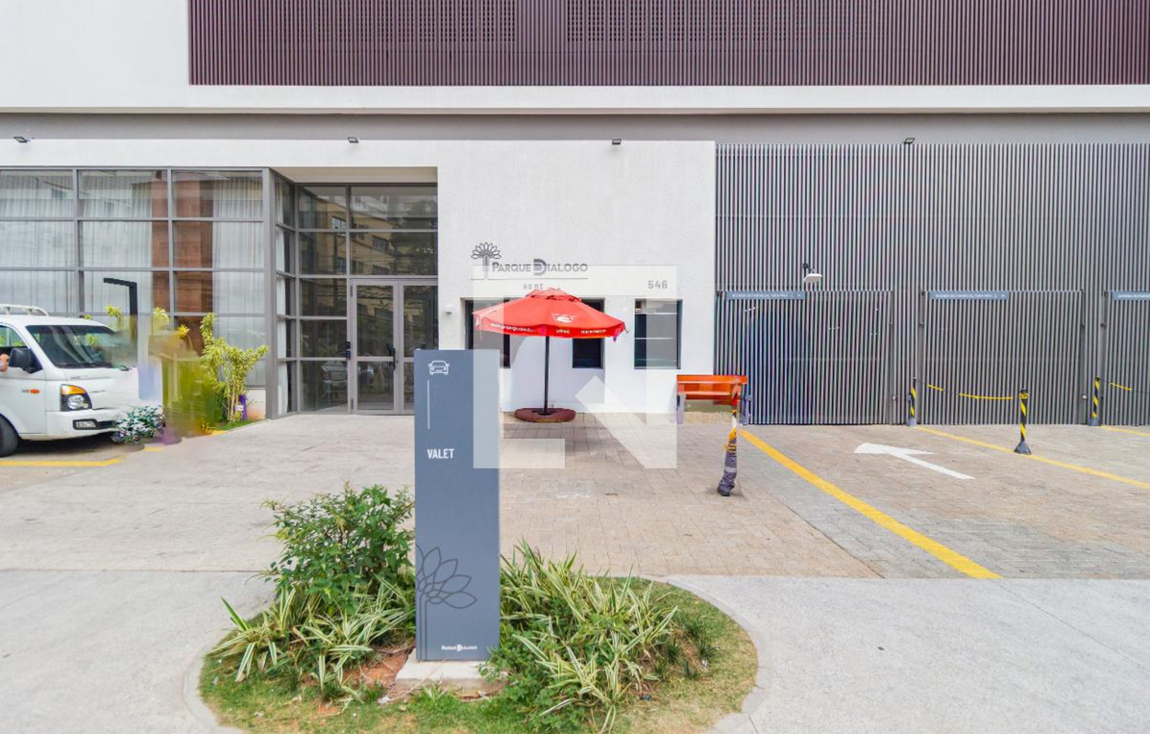 Fachada Condomínio em Rua Padre Adelino, 546