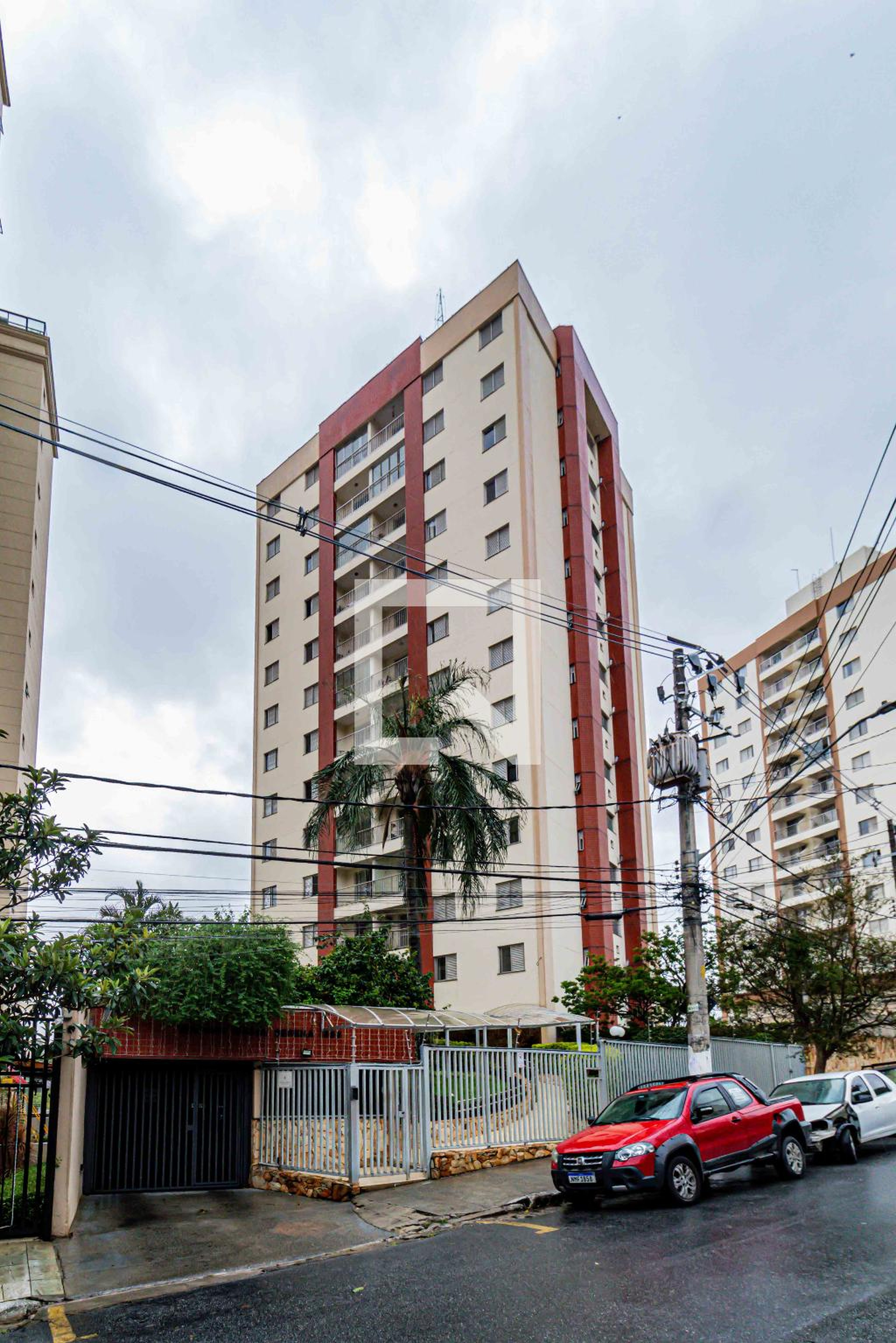 Fachada Condomínio em Rua Coronel Camisão, 963