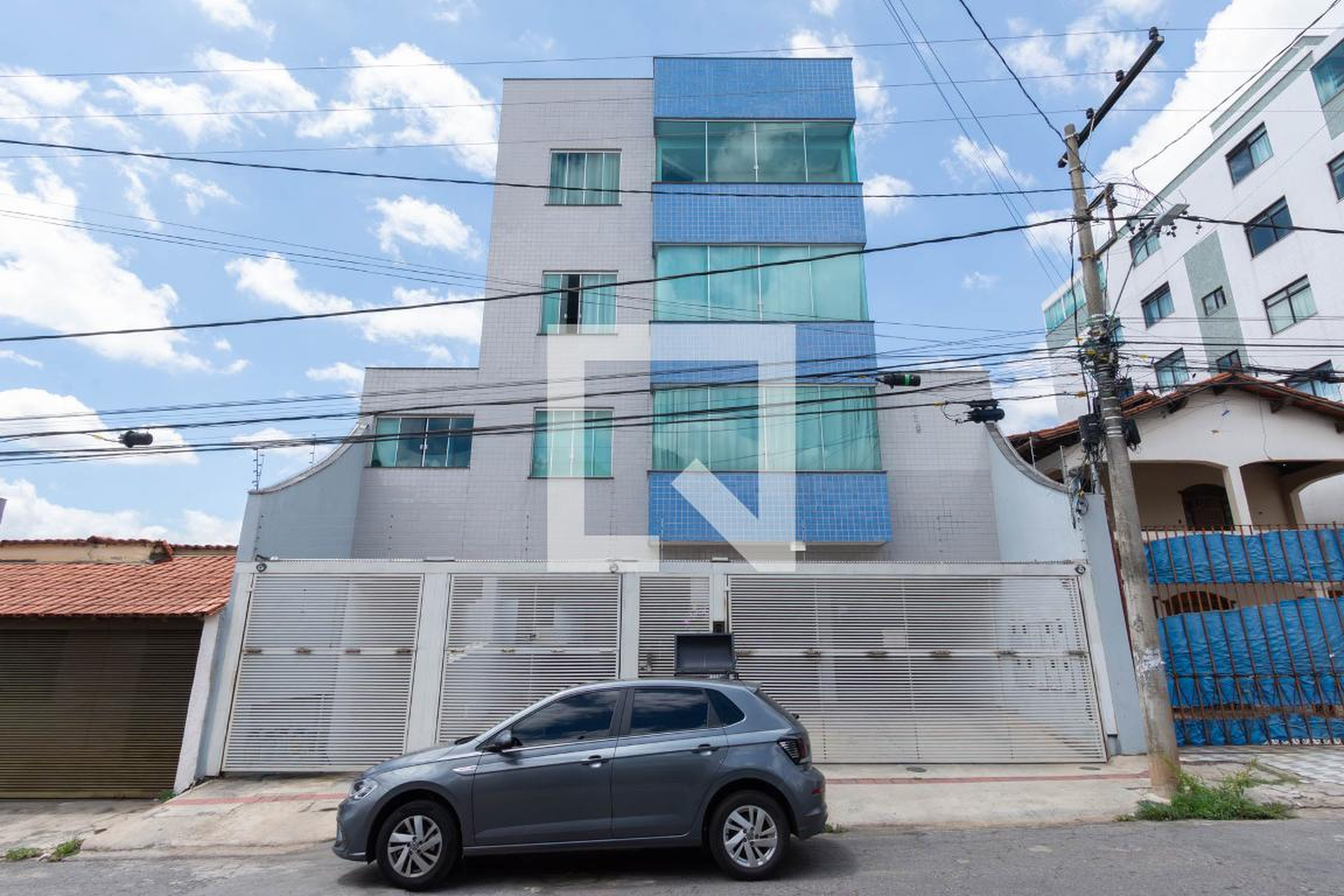 Fachada Condomínio em Rua Manacá, 92