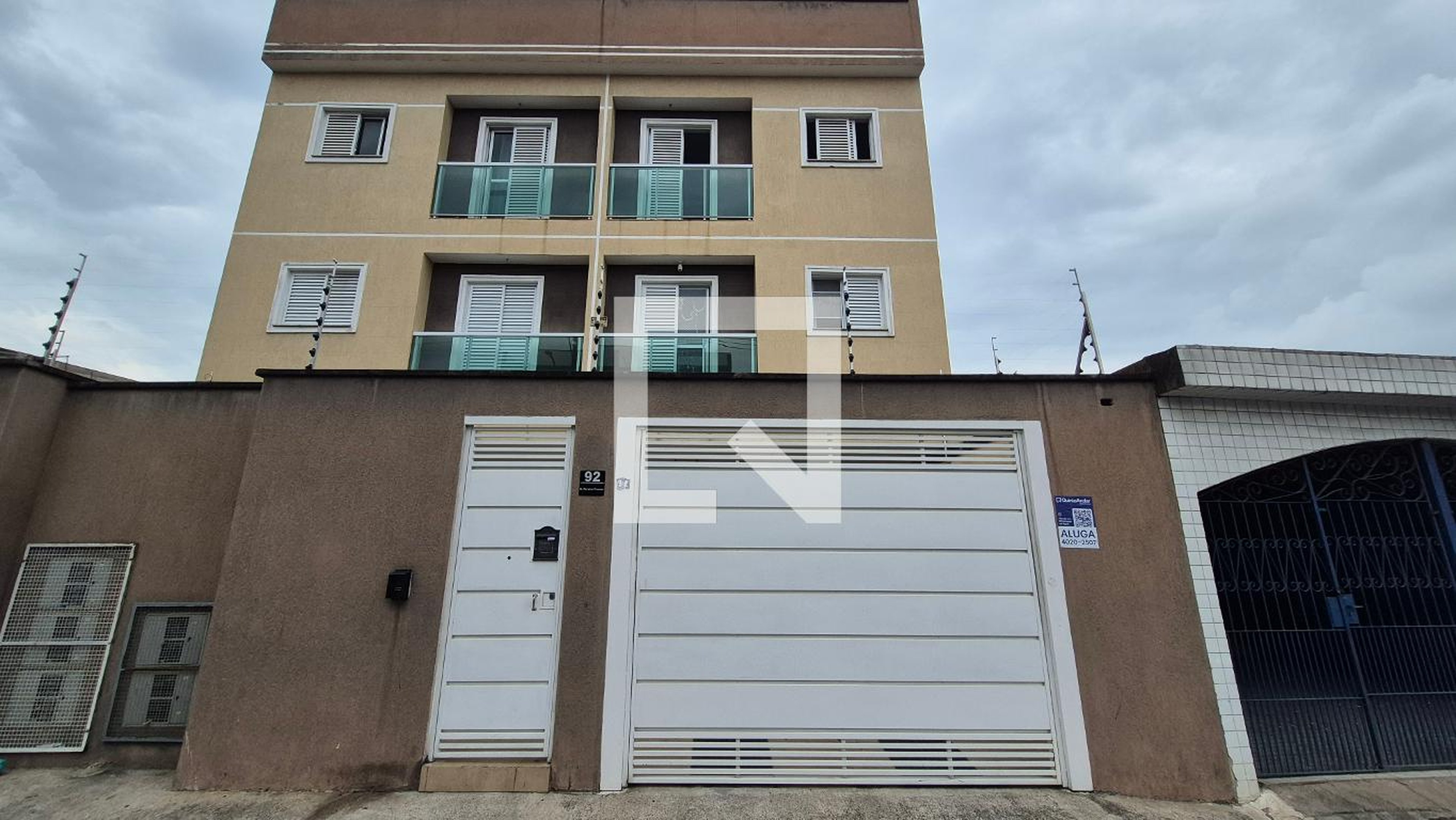 Fachada Residencial dos Ipês Amarelos