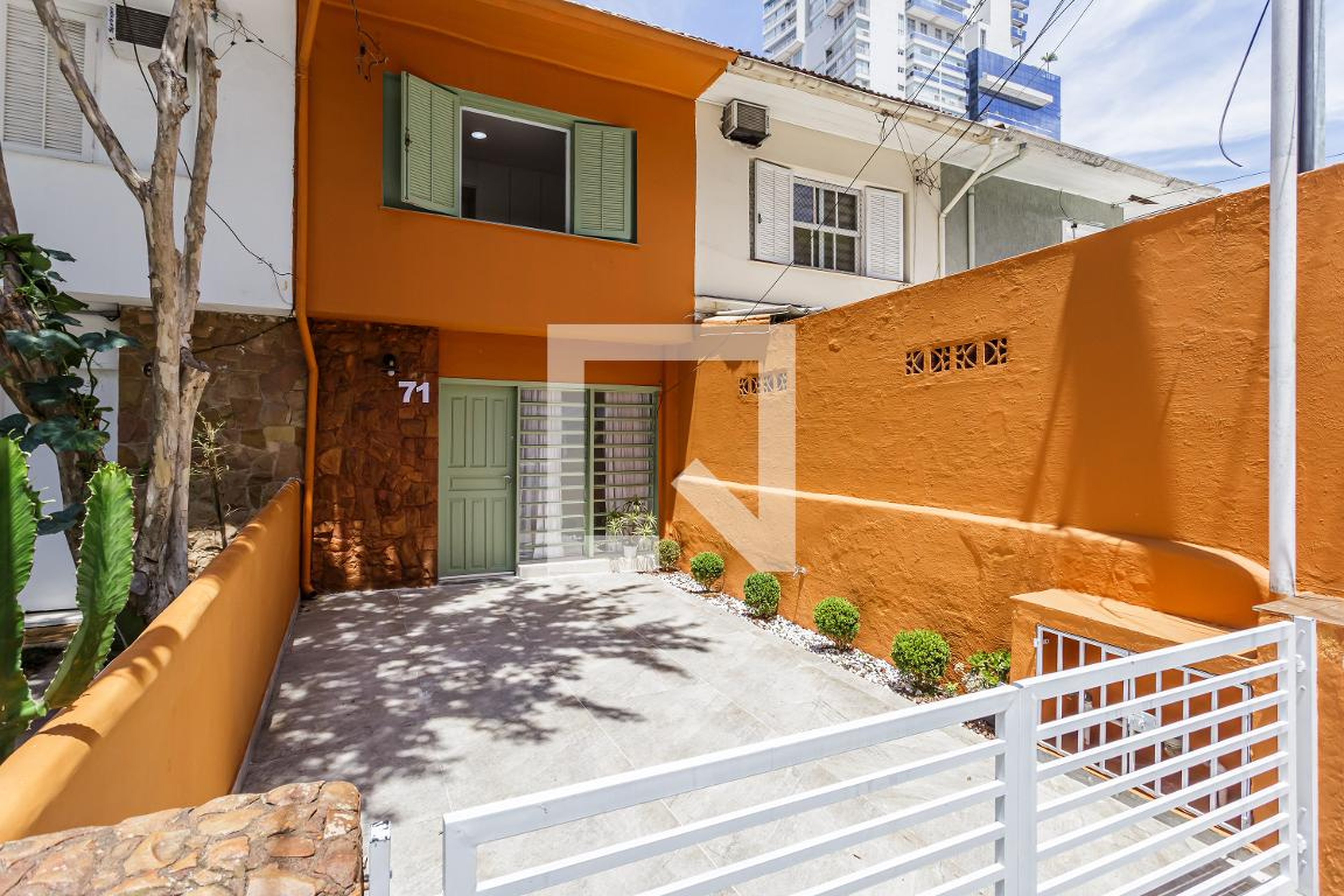 Fachada Condomínio em Rua Ministro Jesuíno Cardoso, 504