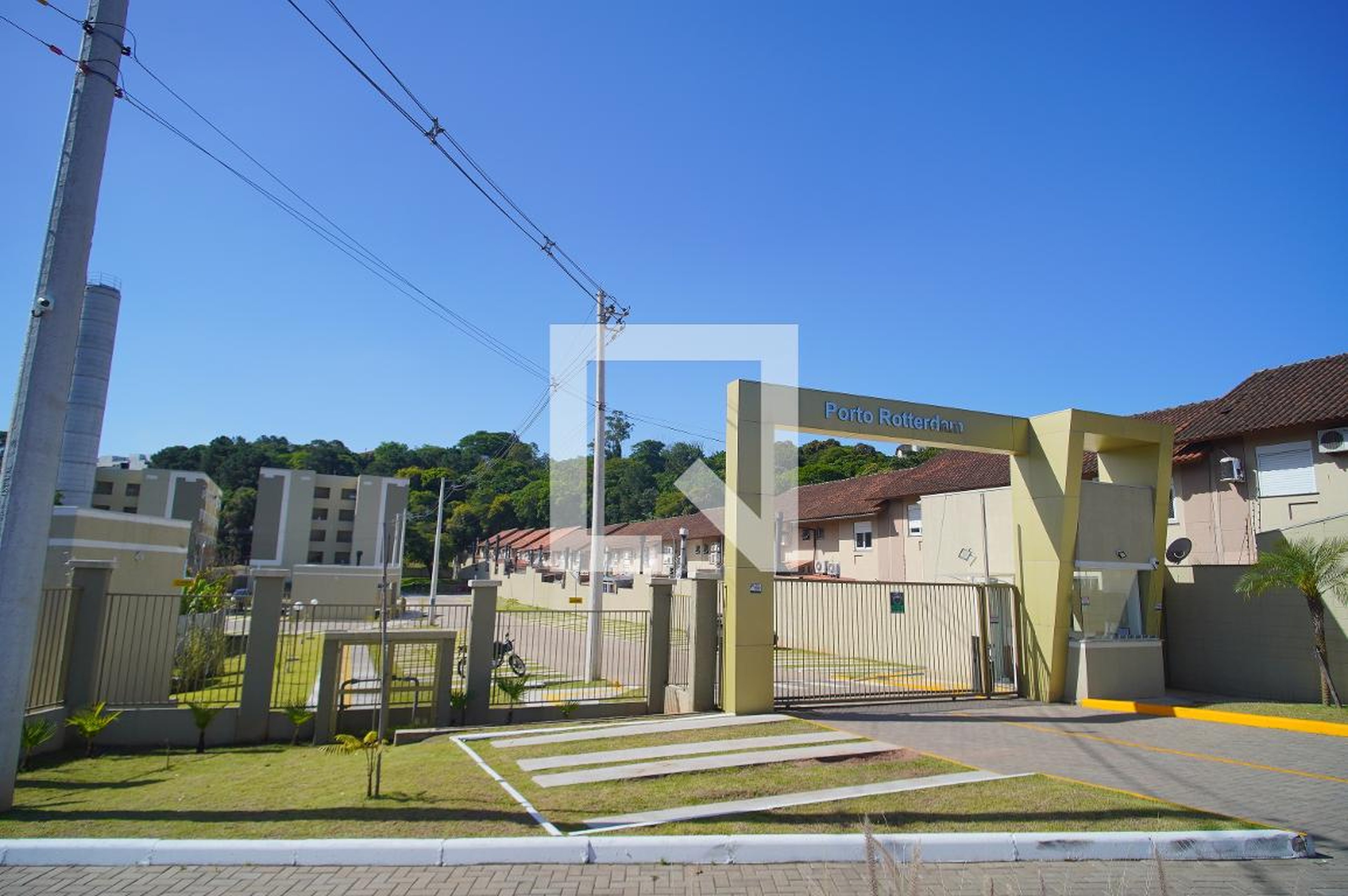 Fachada Condomínio em Rua Guia Lopes, 900