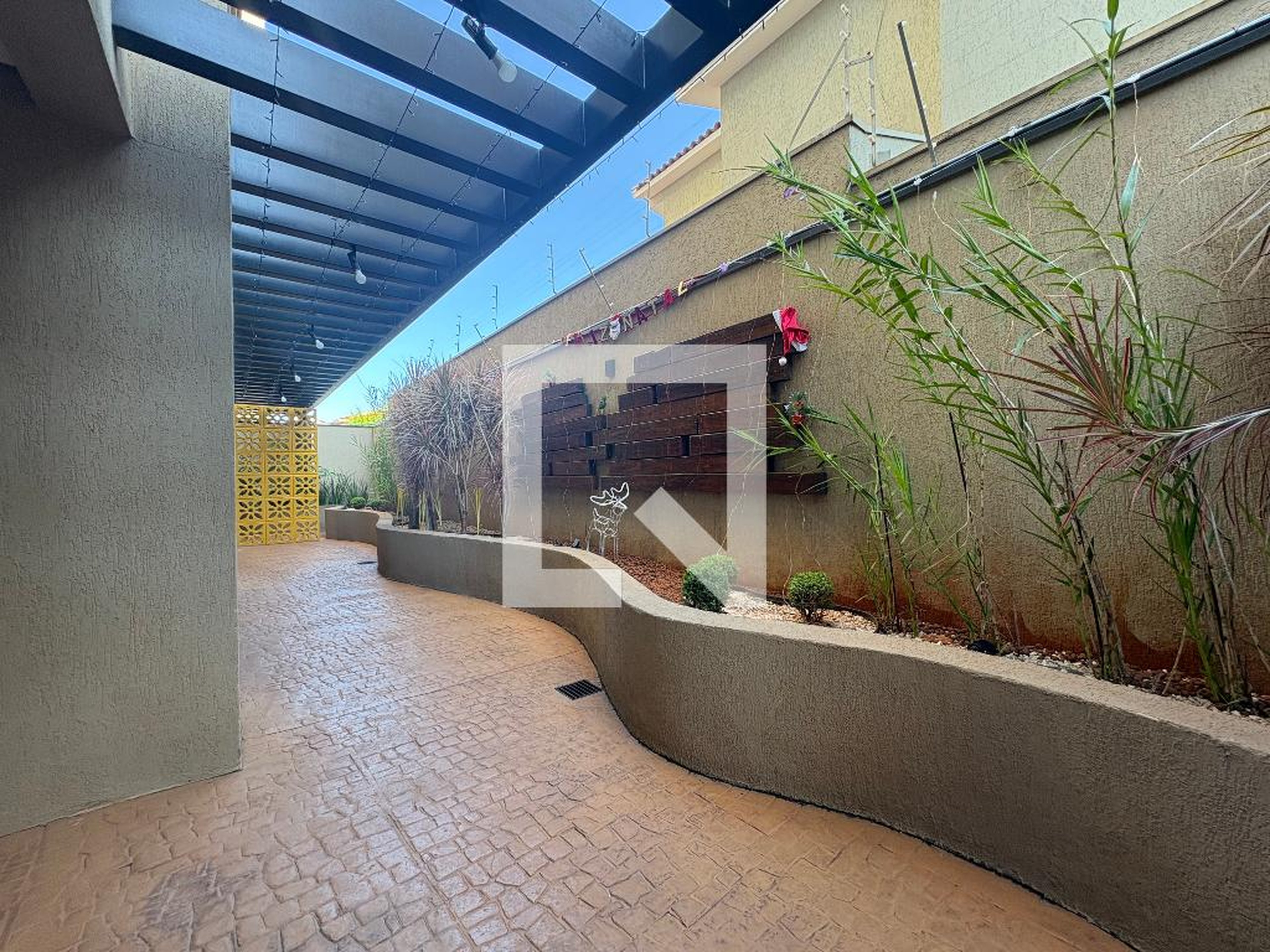 Entrada - Grand Monet