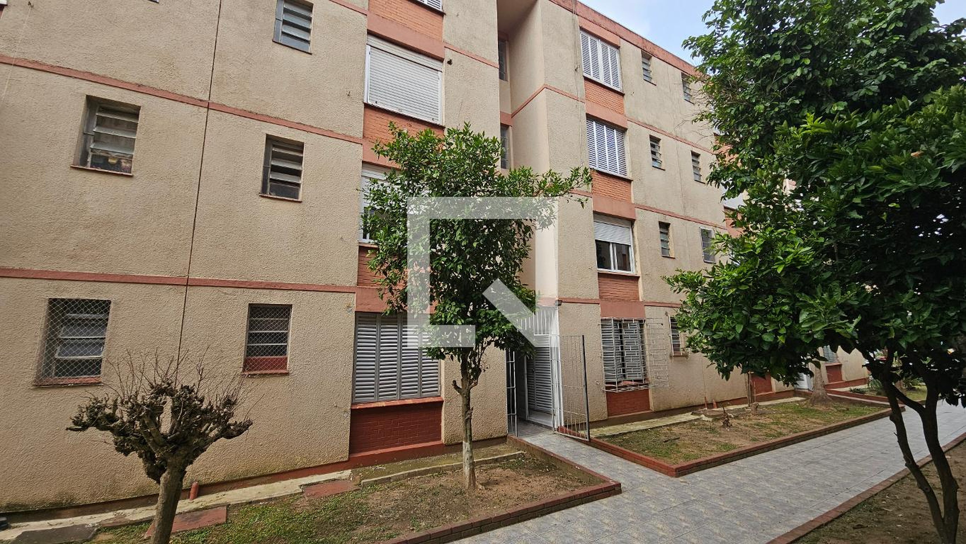 Fachada Condomínio em Rua Gomes de Freitas, 335