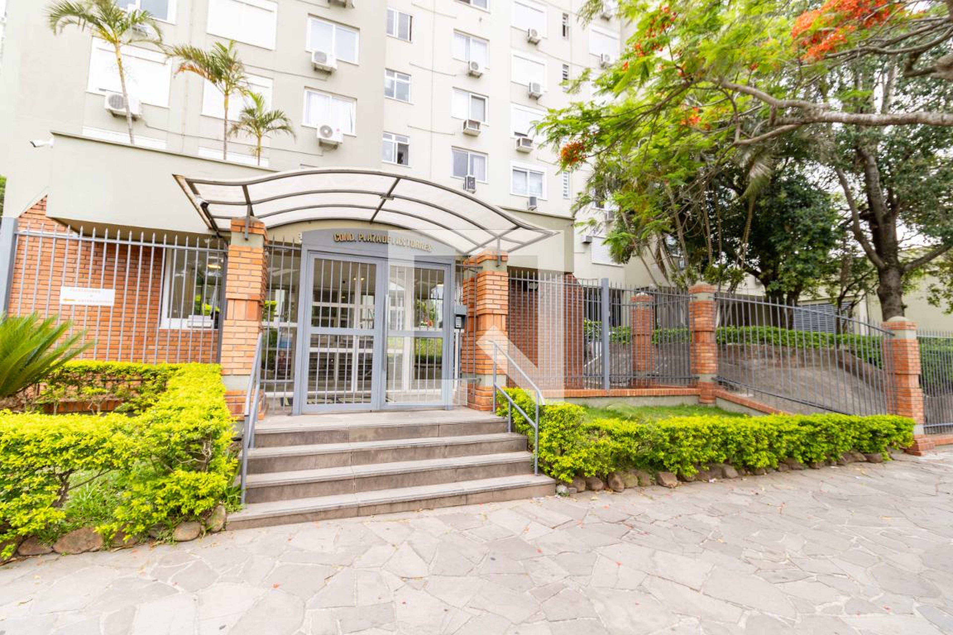 Fachada Condomínio Plaza de Las Torres