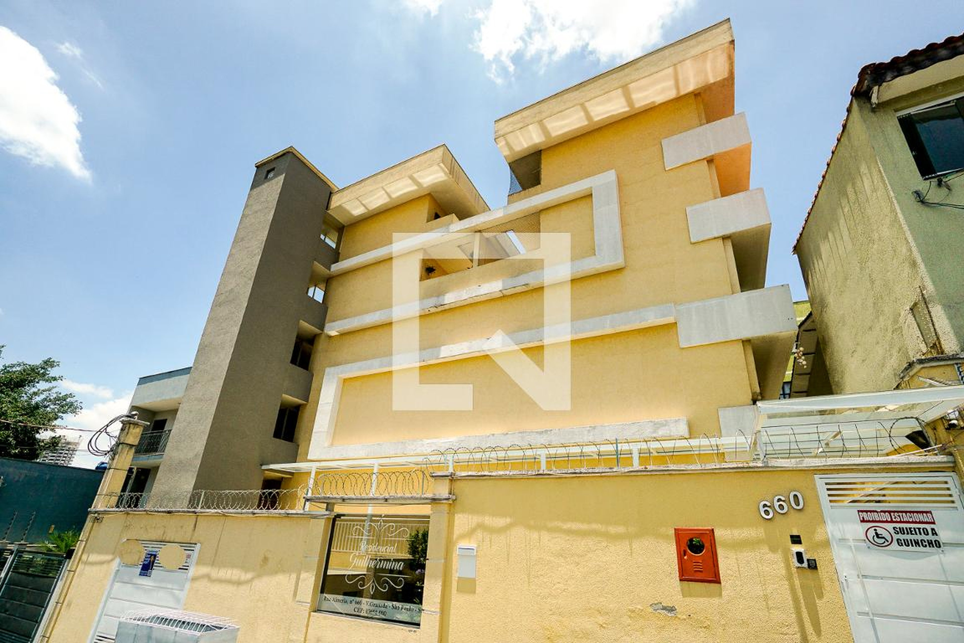 Fachada Condomínio em Rua Alméria, 652