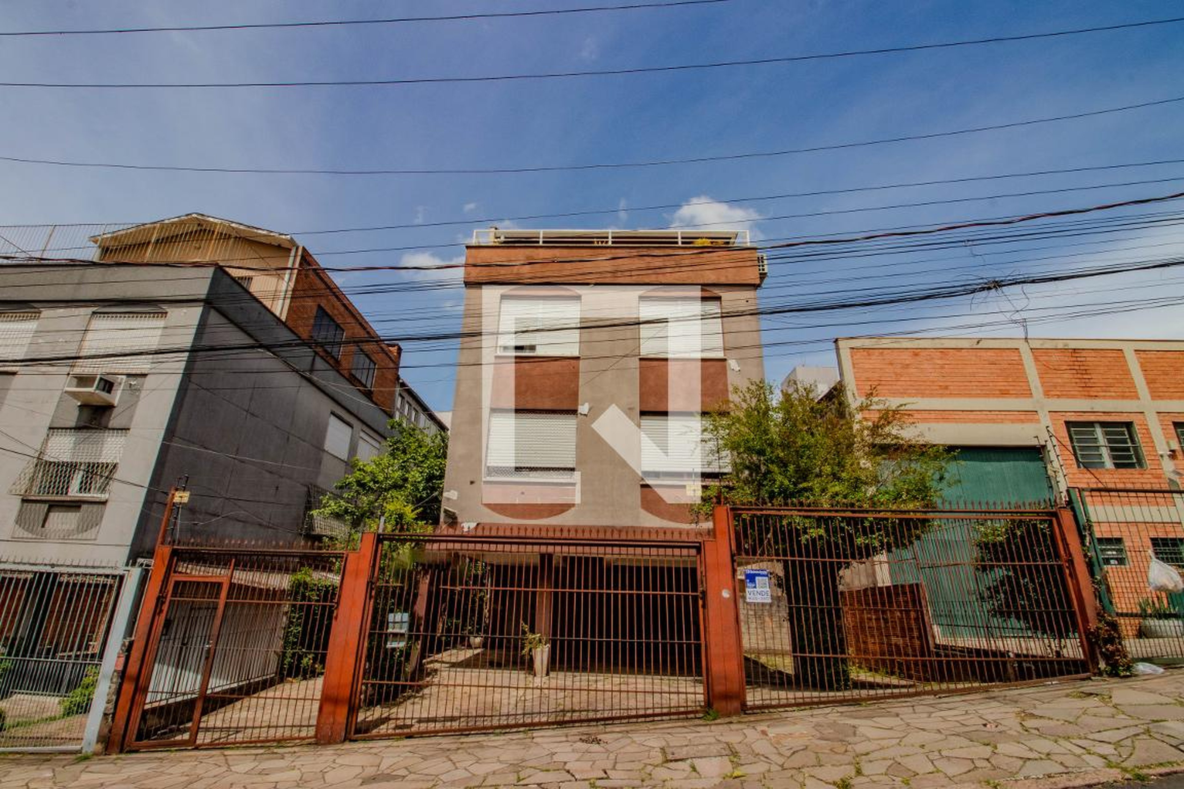 Fachada Condomínio em Rua Ari Barroso, 47