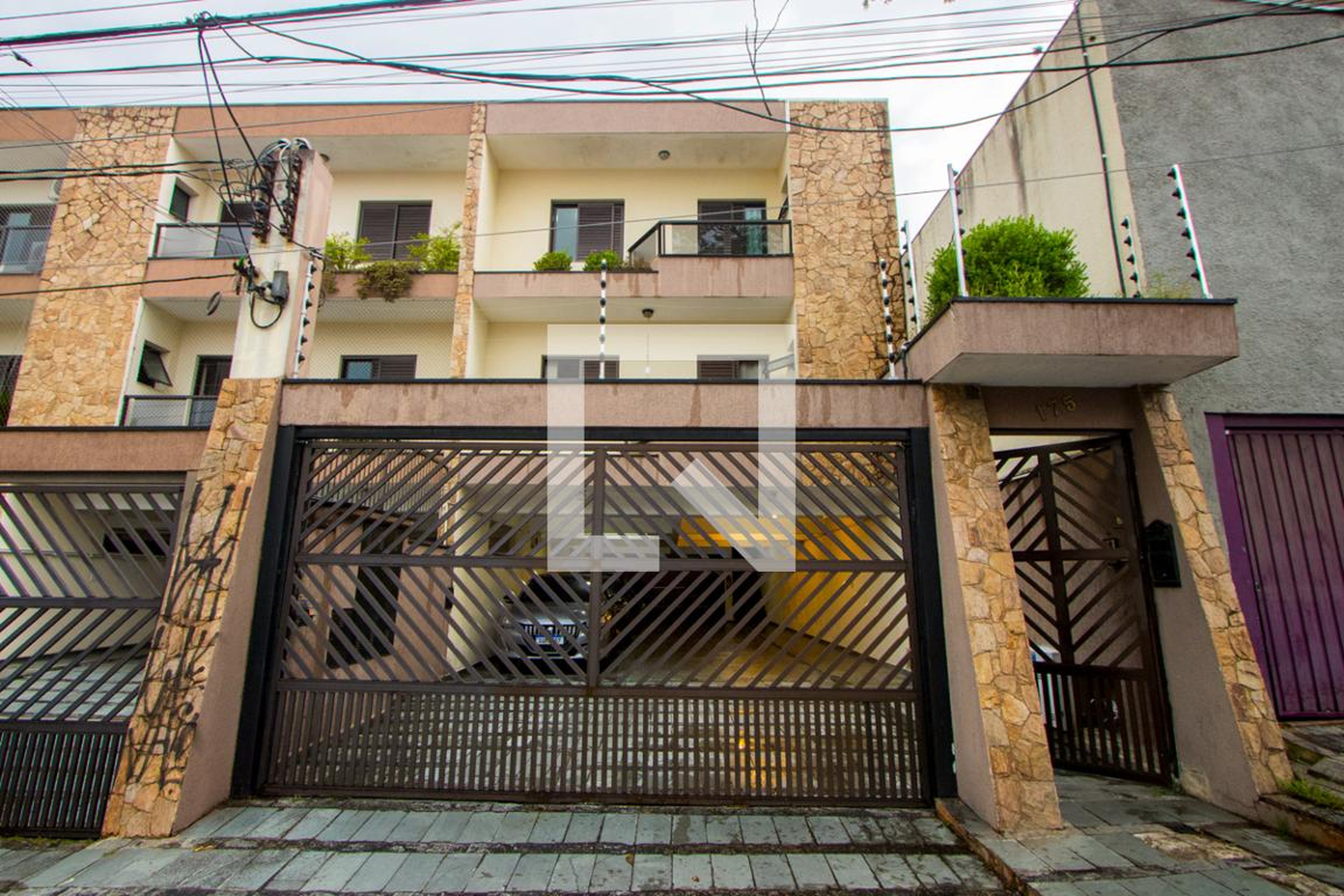 Fachada Condomínio em Rua Itororó, 175