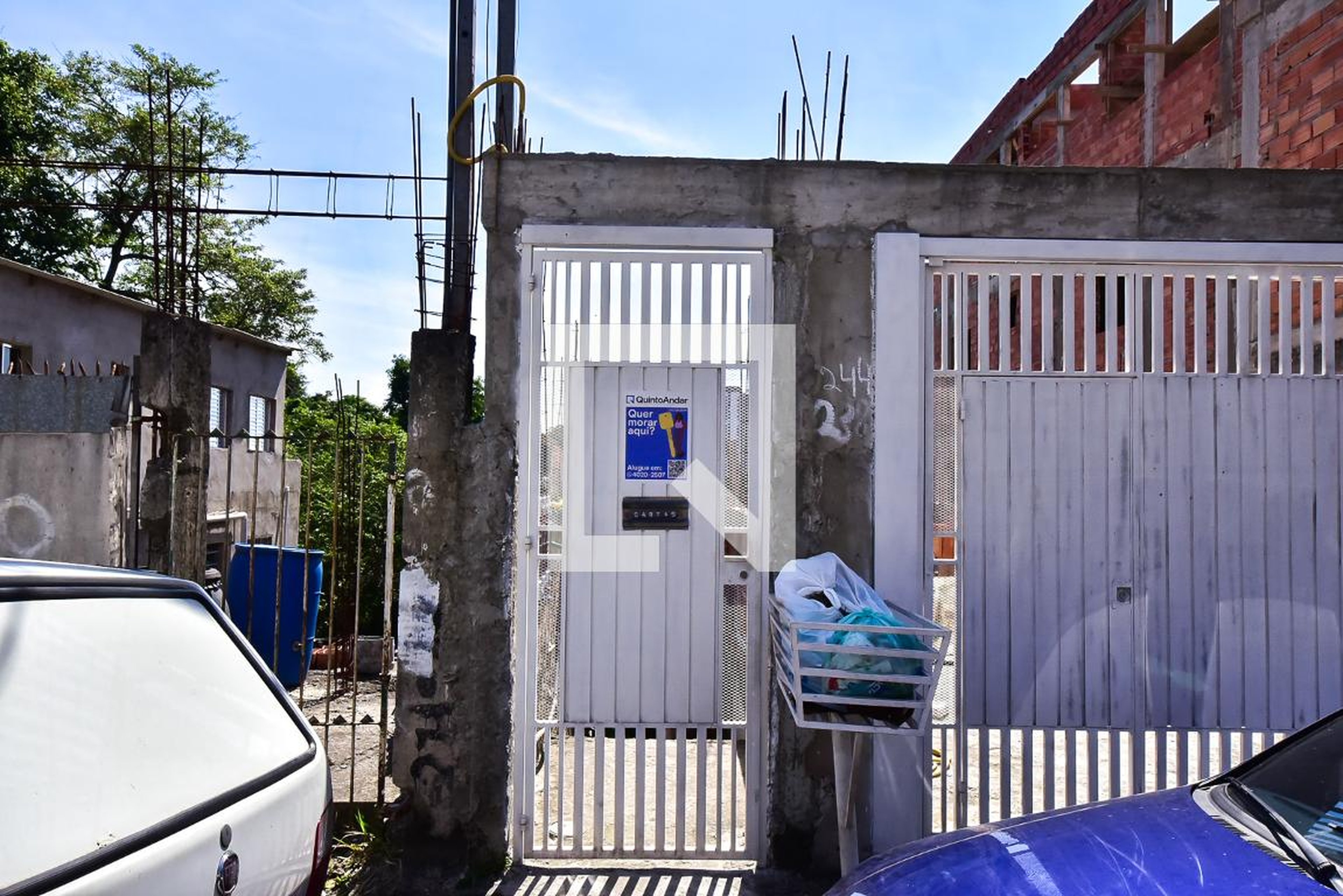 Fachada Condomínio em Rua Safira, 238