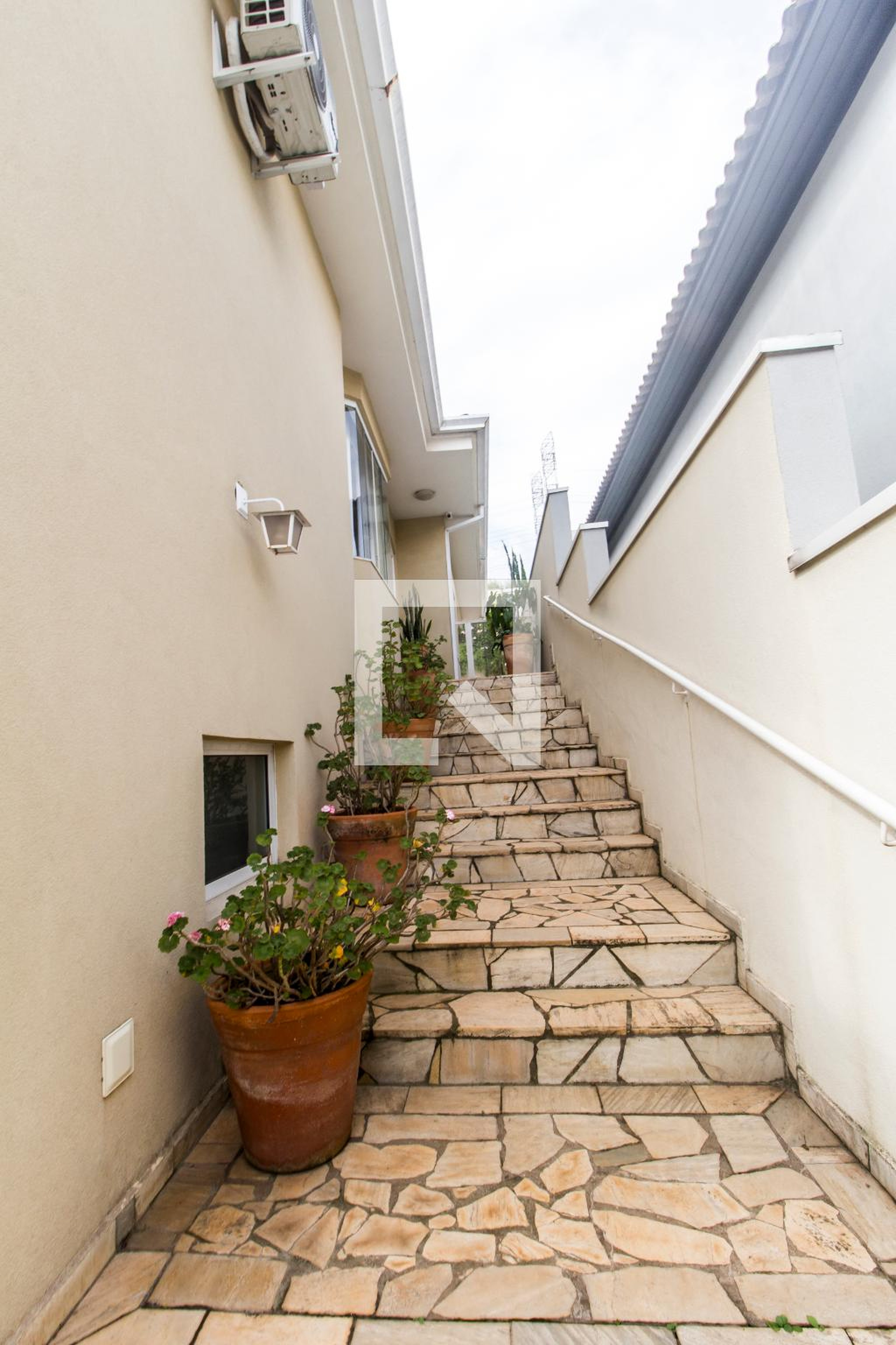 Entrada Condomínio em Alameda das Rosas, 304