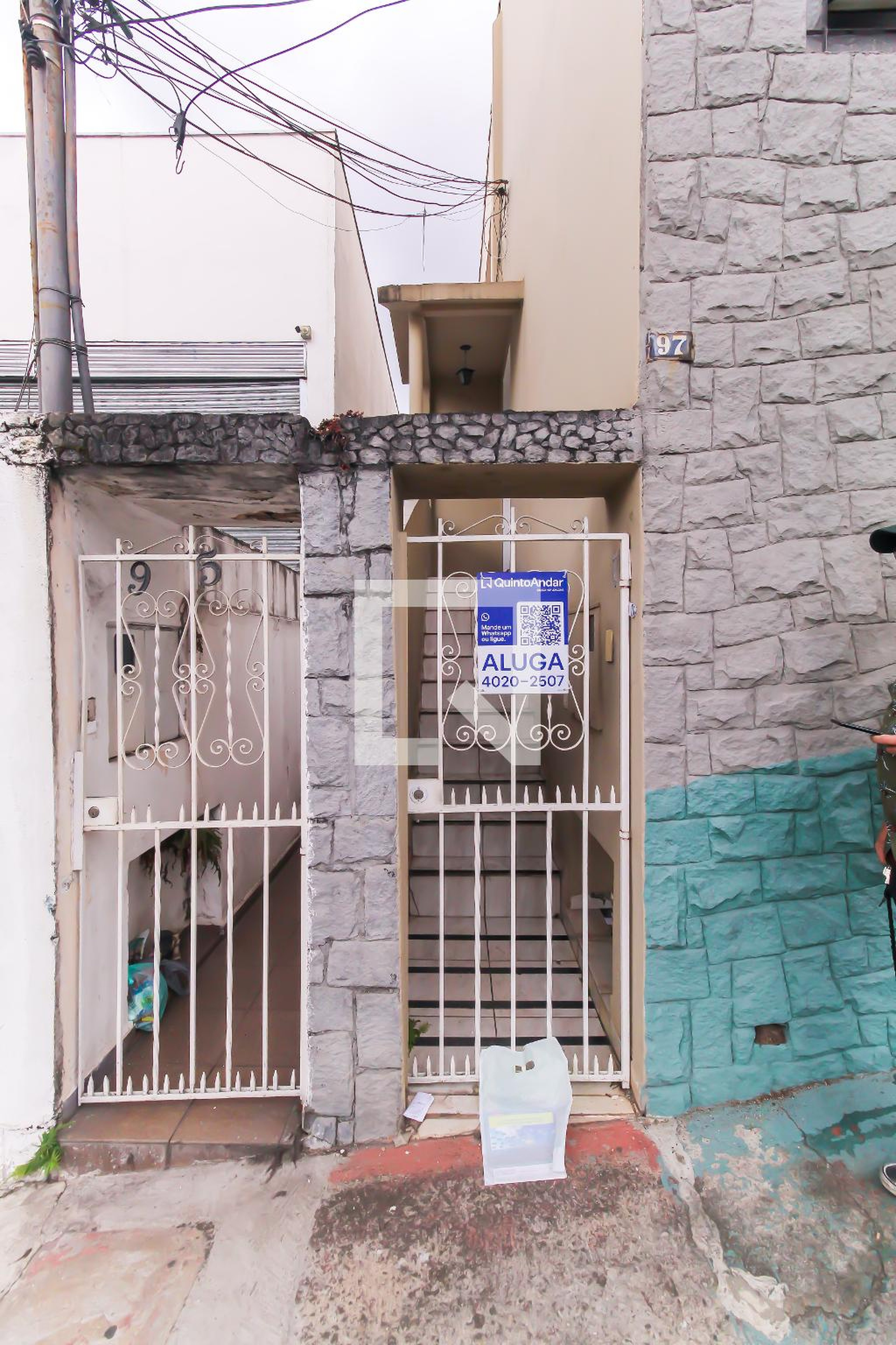 Fachada Condomínio em Rua Oiti, 97