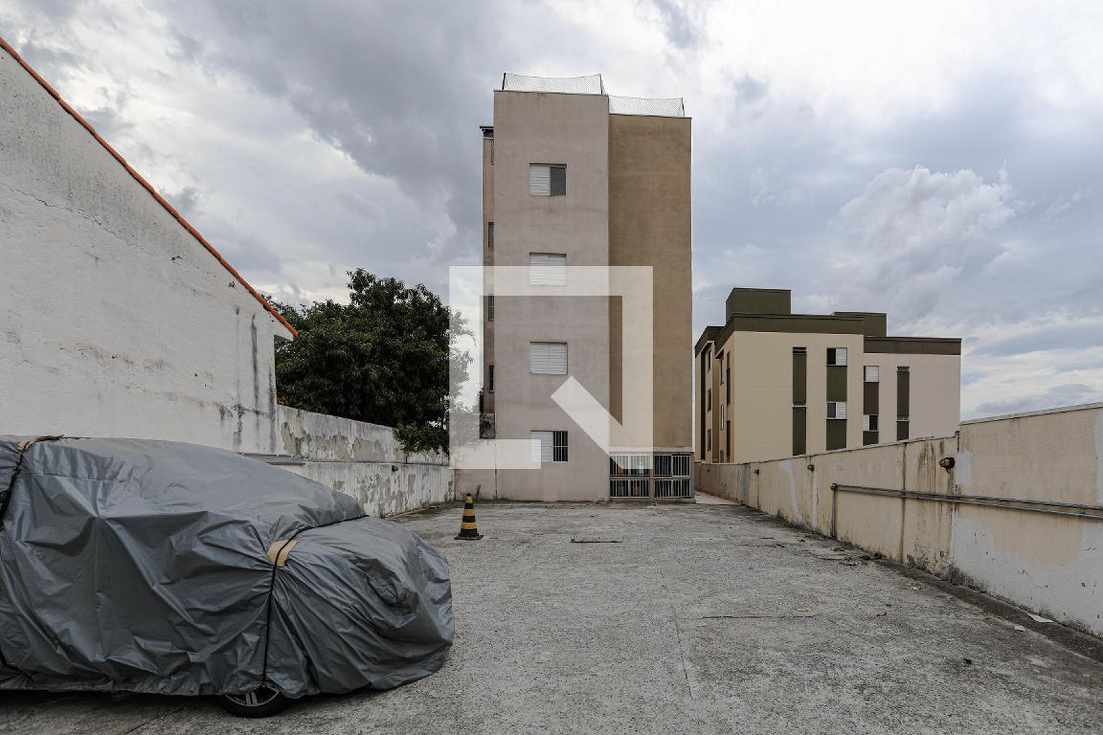 Estacionamento - Residêncial Gomes