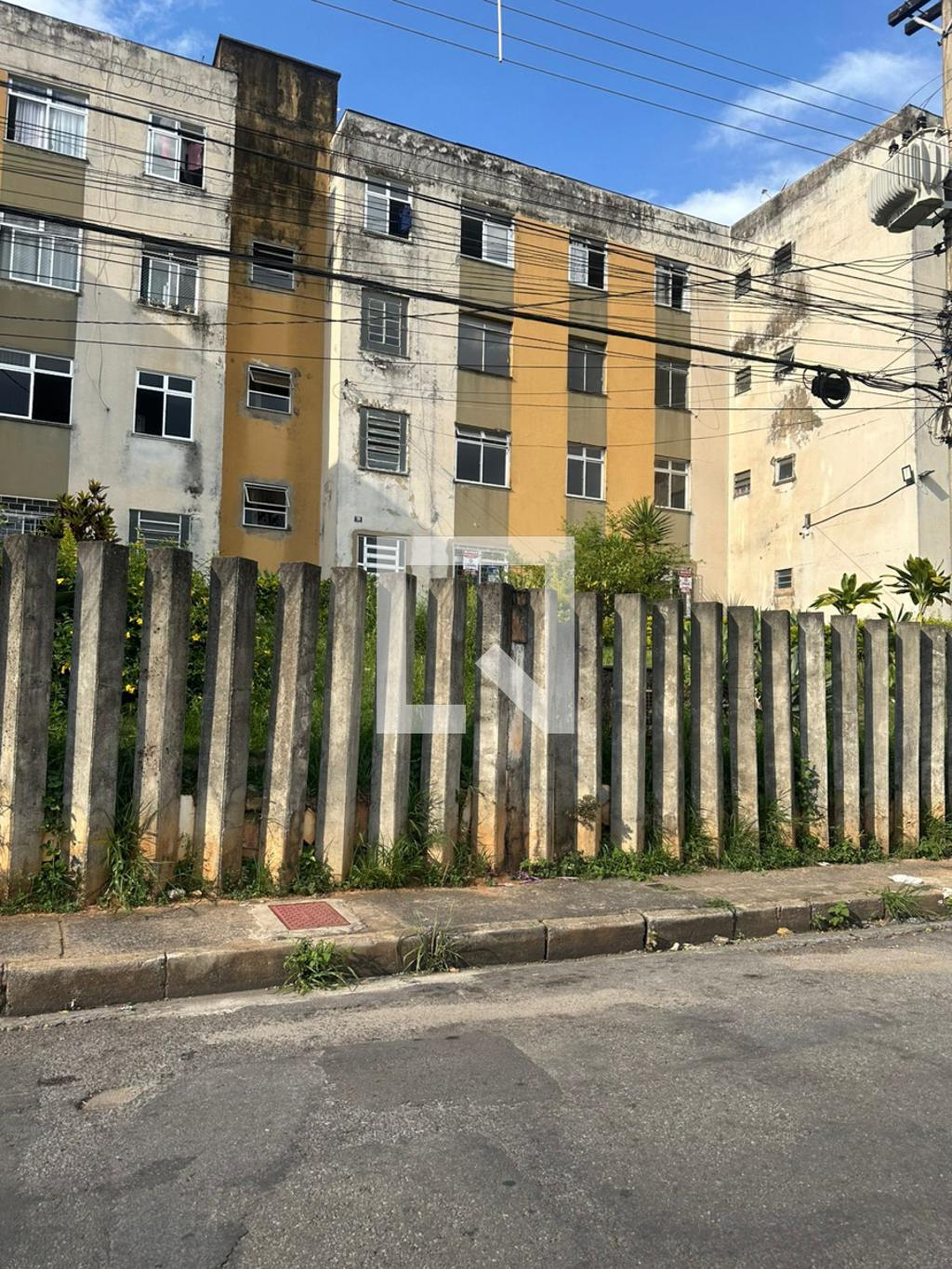 Fachada Condomínio em Rua Aloísio de Azevedo, 50