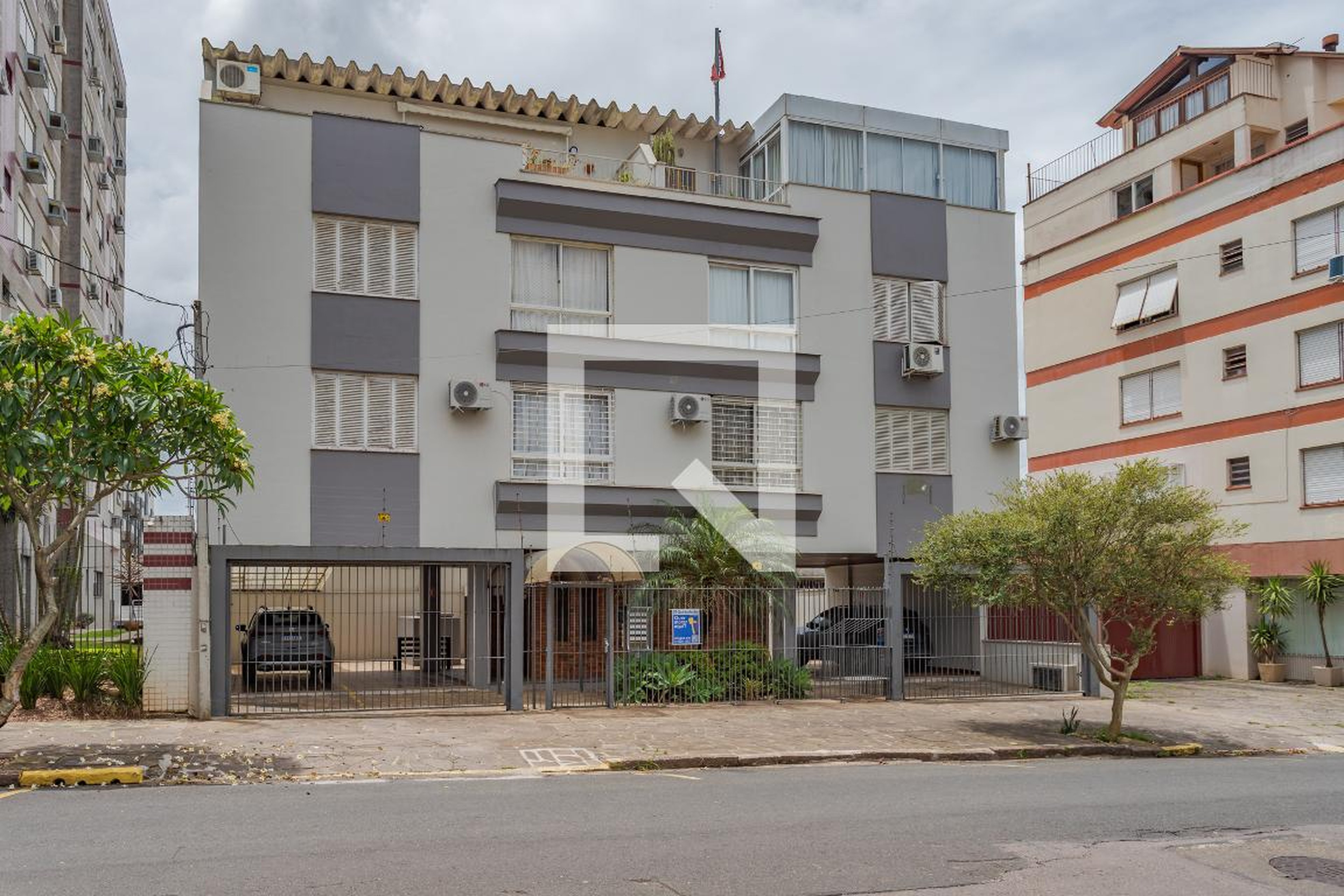 Fachada Condomínio em Rua Tenente Coronel Fabricio Pillar, 356