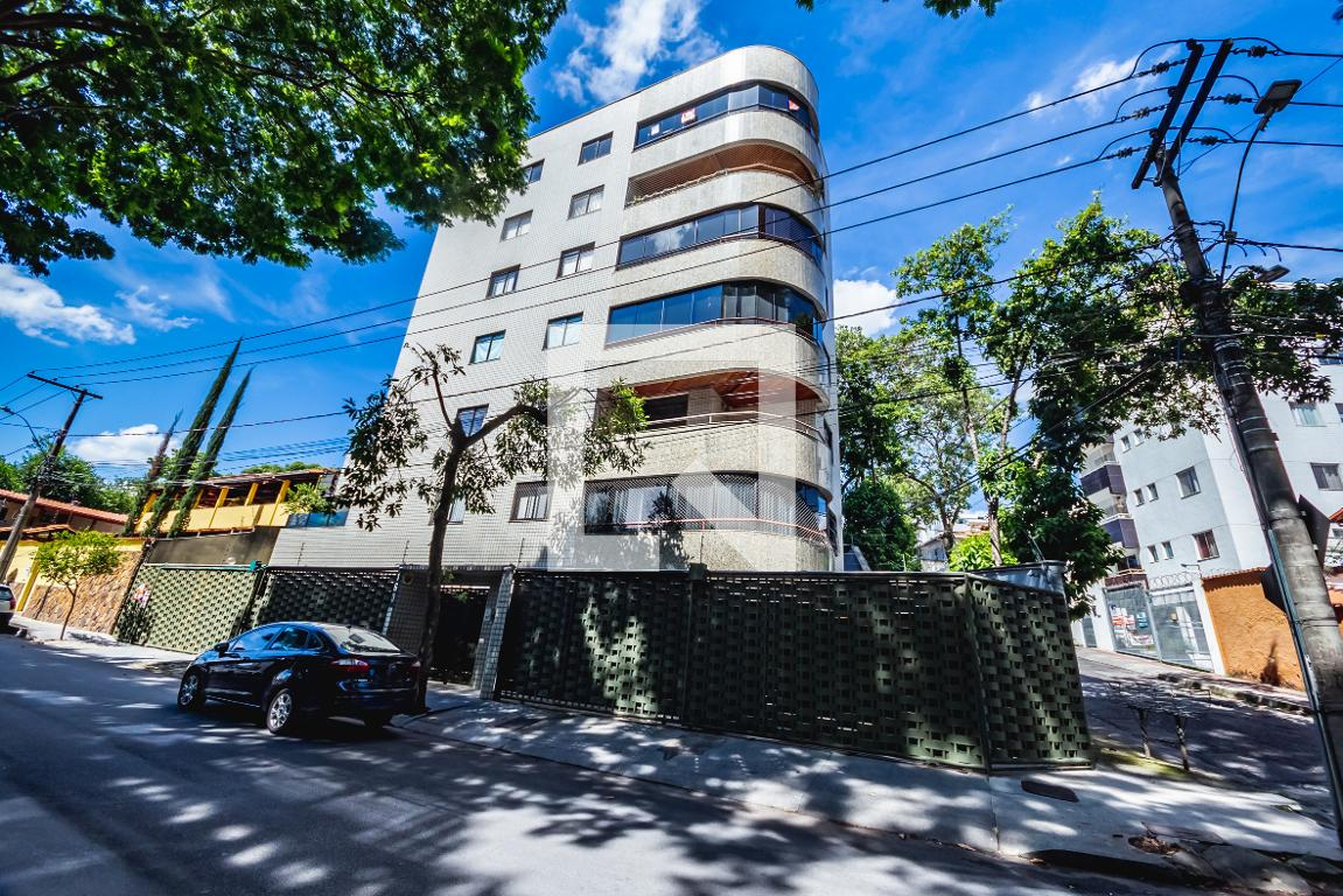 Fachada Condomínio em Rua General Ephigênio Ruas Santos, 163