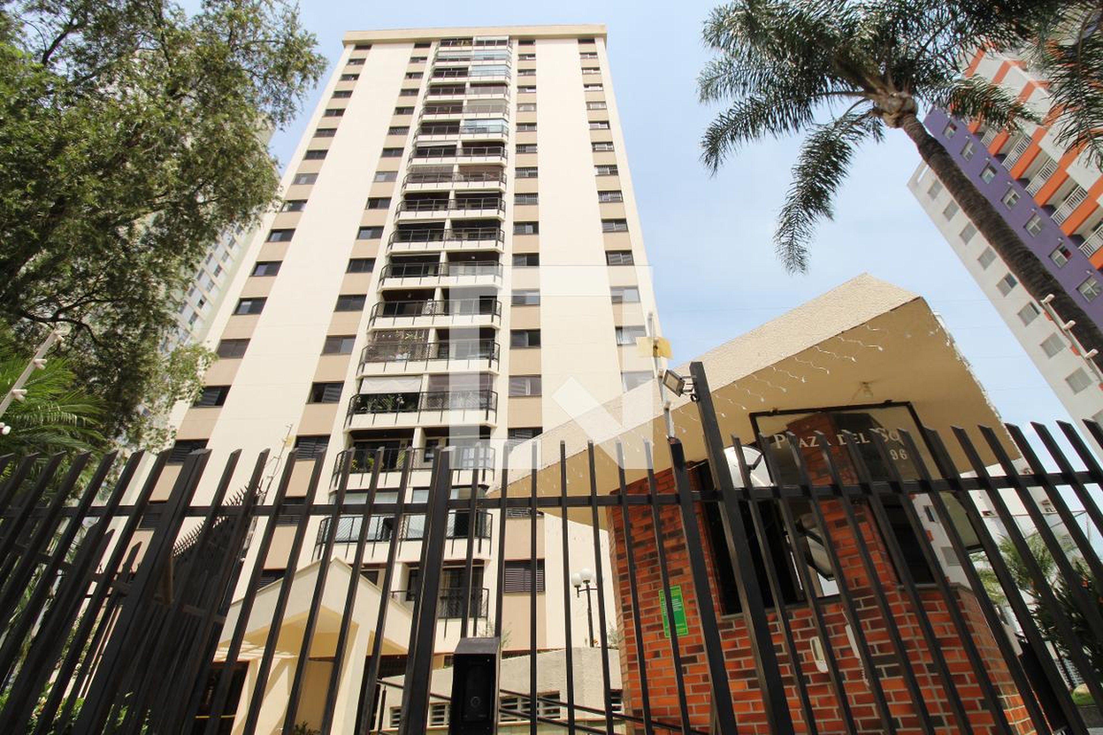 Fachada do Prédio Condomínio Plaza Del Sol