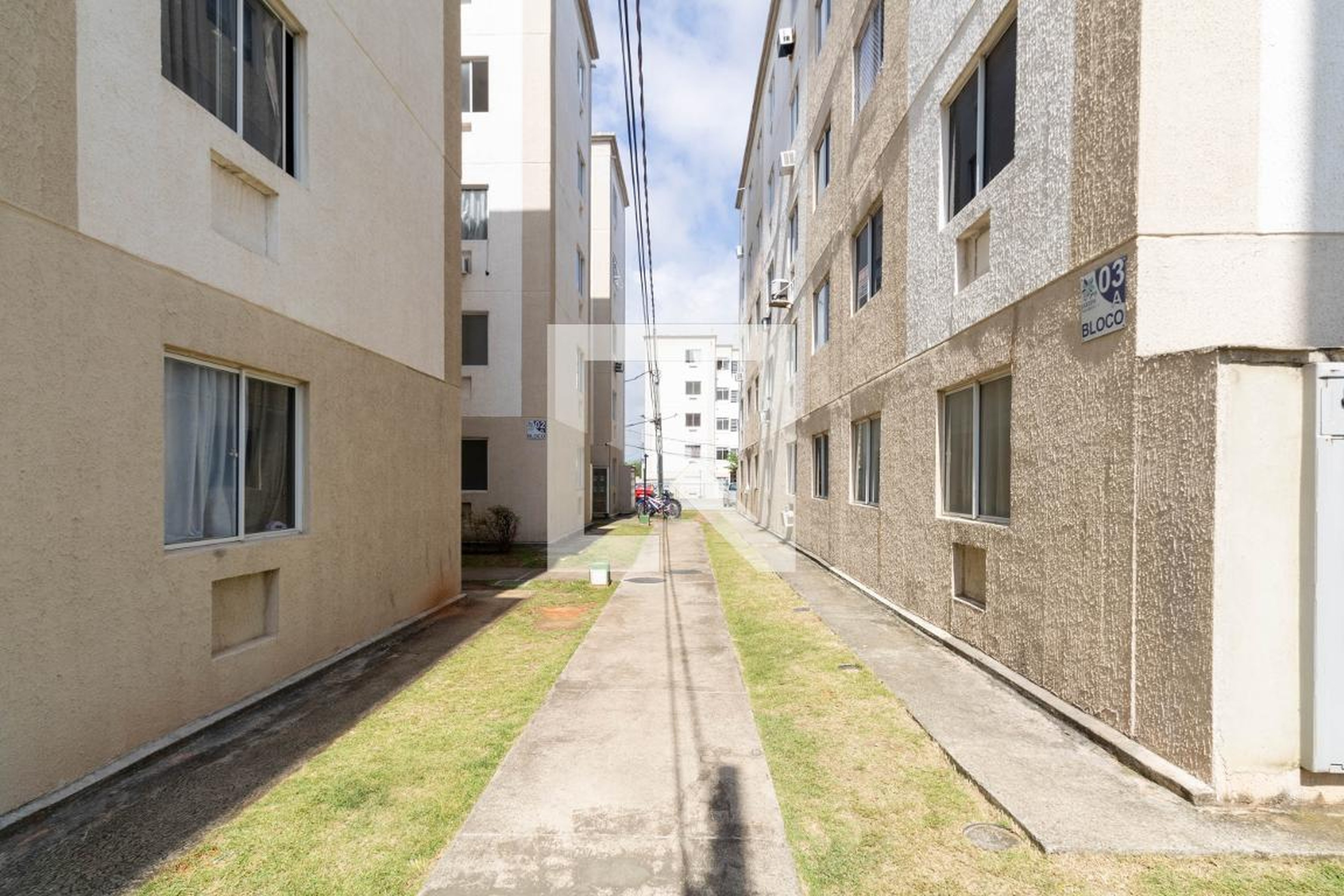 Fachada do Prédio Condomínio em Estrada Santa Eugênia, 1000