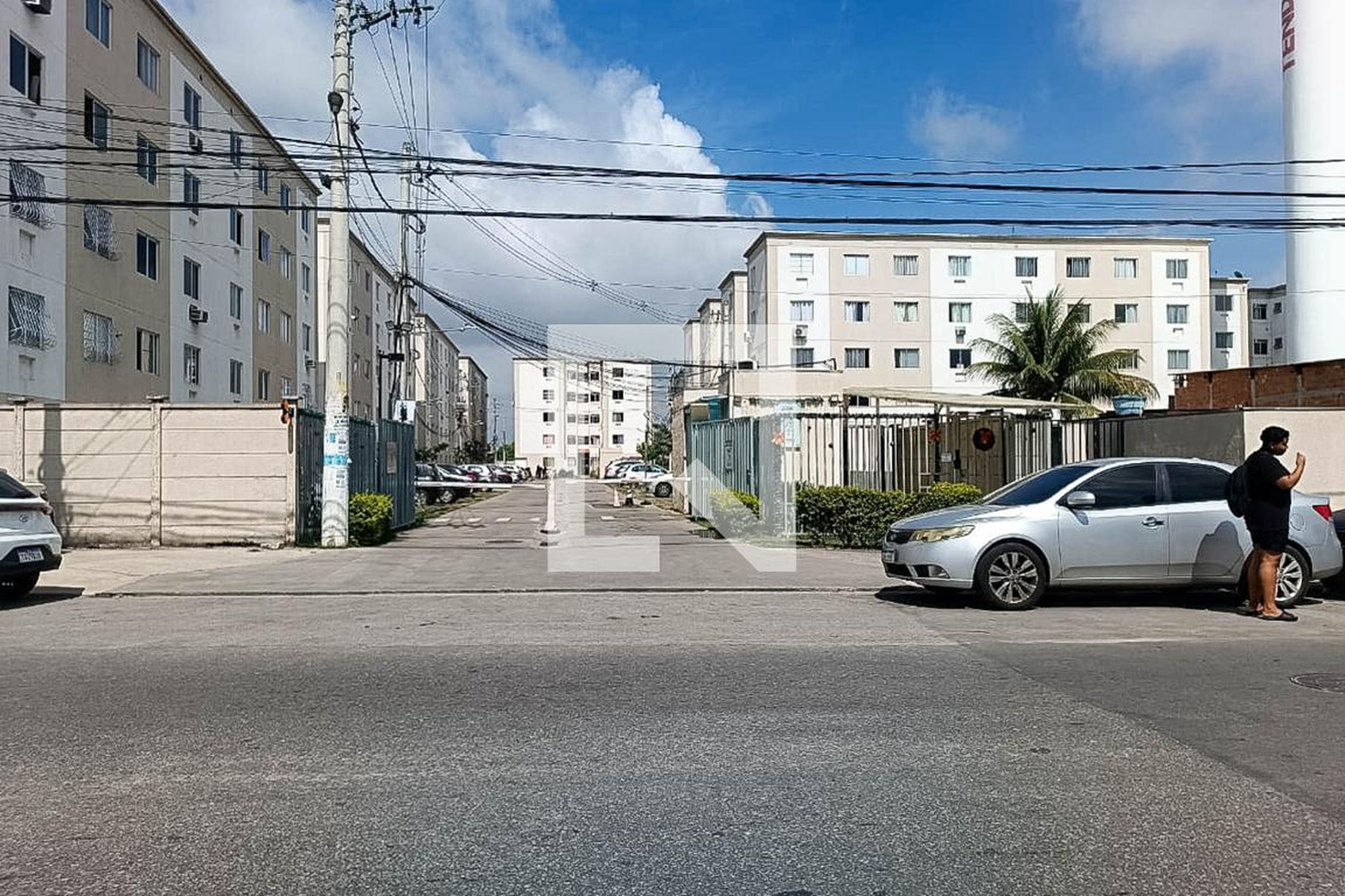 Fachada do condomínio Condomínio em Estrada Santa Eugênia, 1000