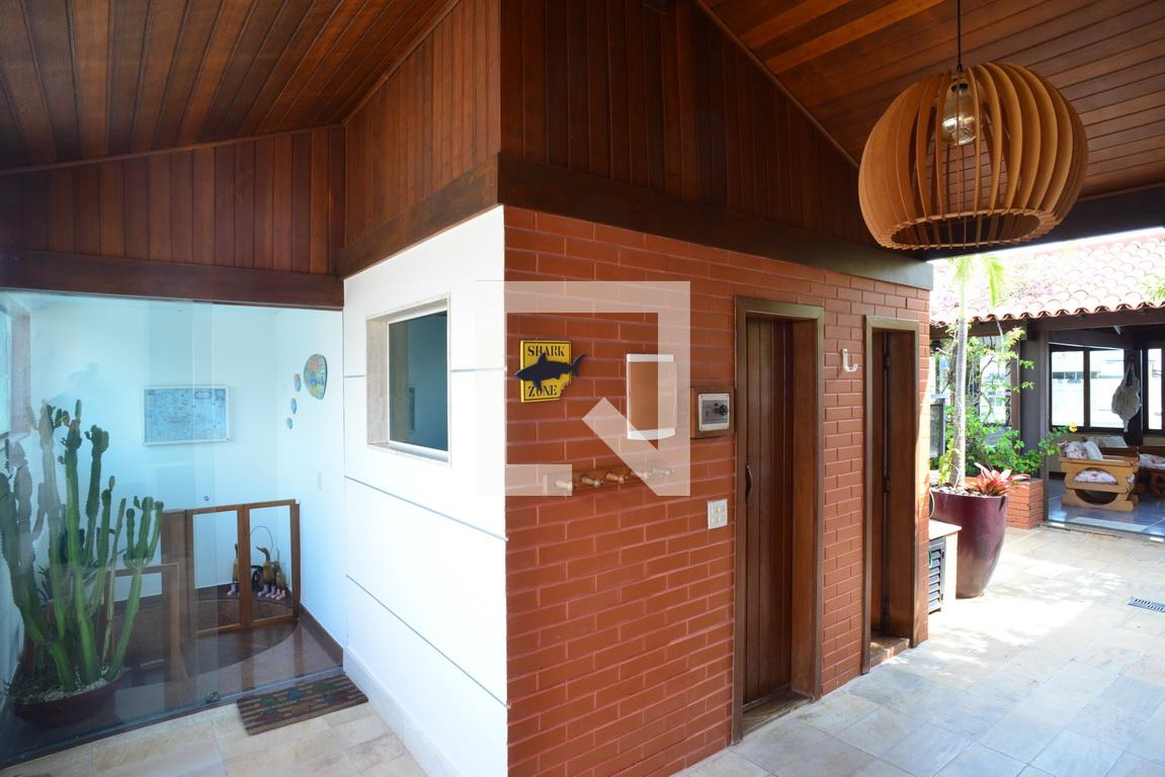 Entrada Condomínio em Avenida Alda Garrido, 709