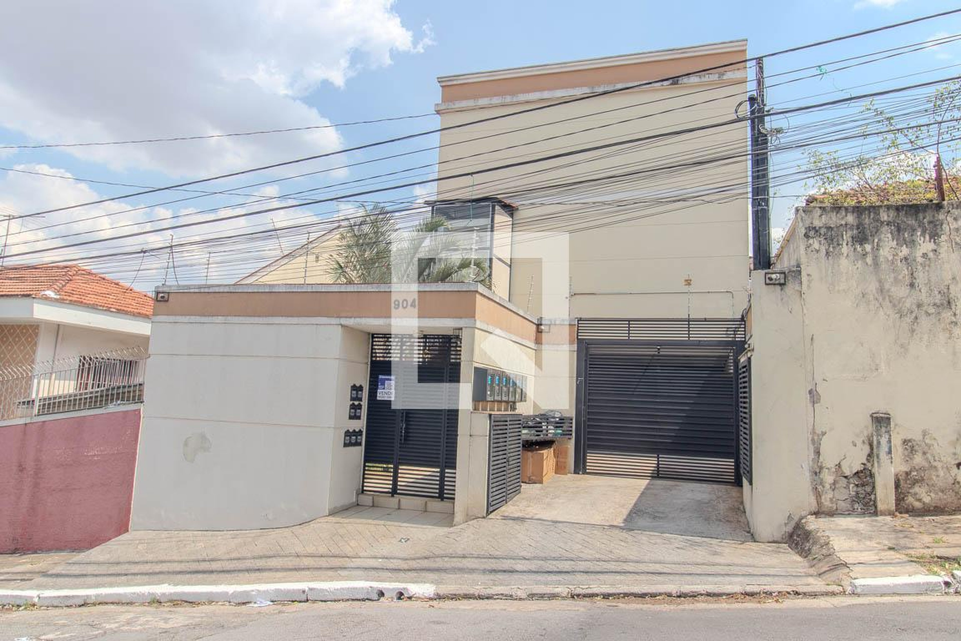 Fachada Condomínio em Rua Capitão Francisco Lipi, 904