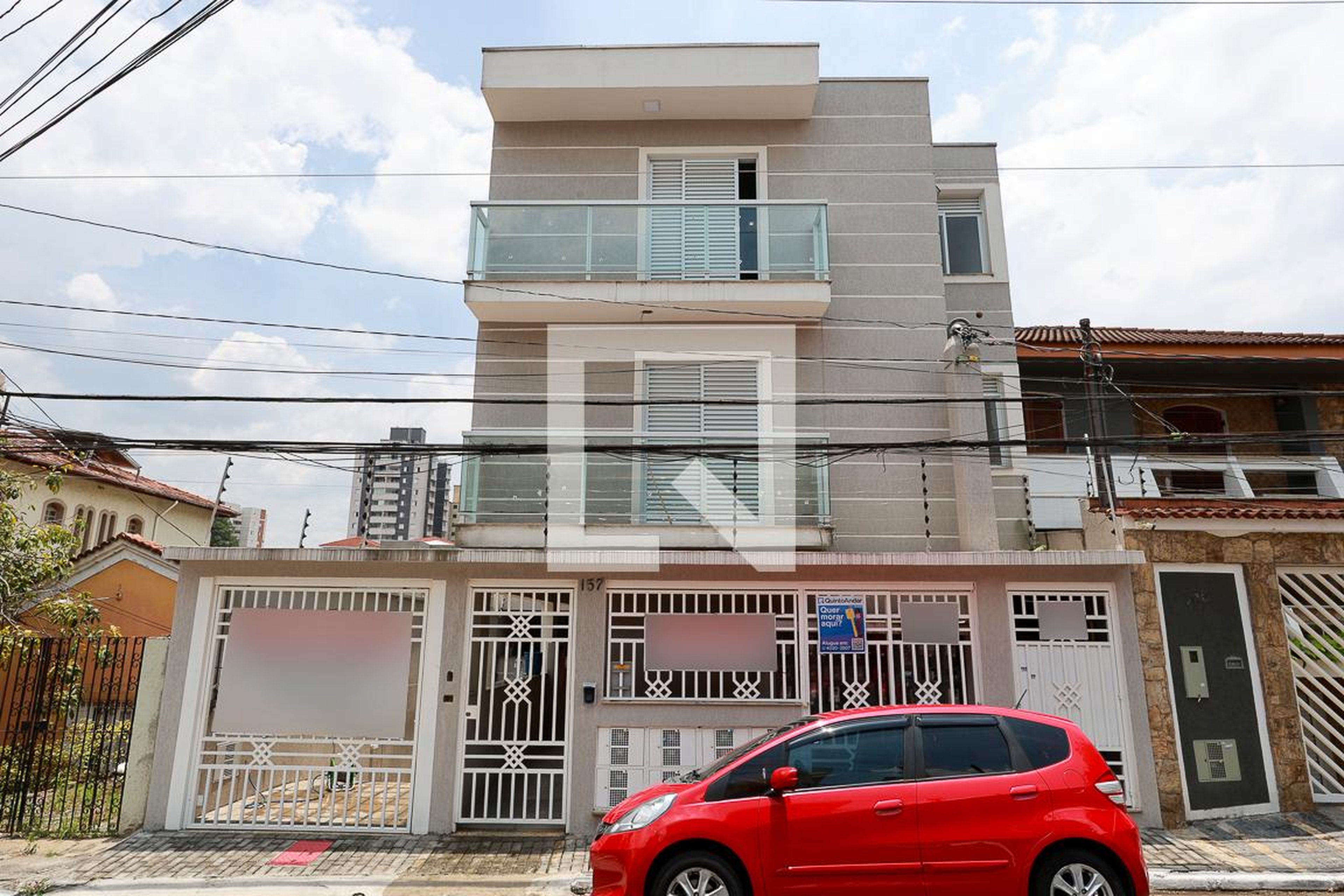 Fachada do prédio Condomínio em Rua Nelson, 157