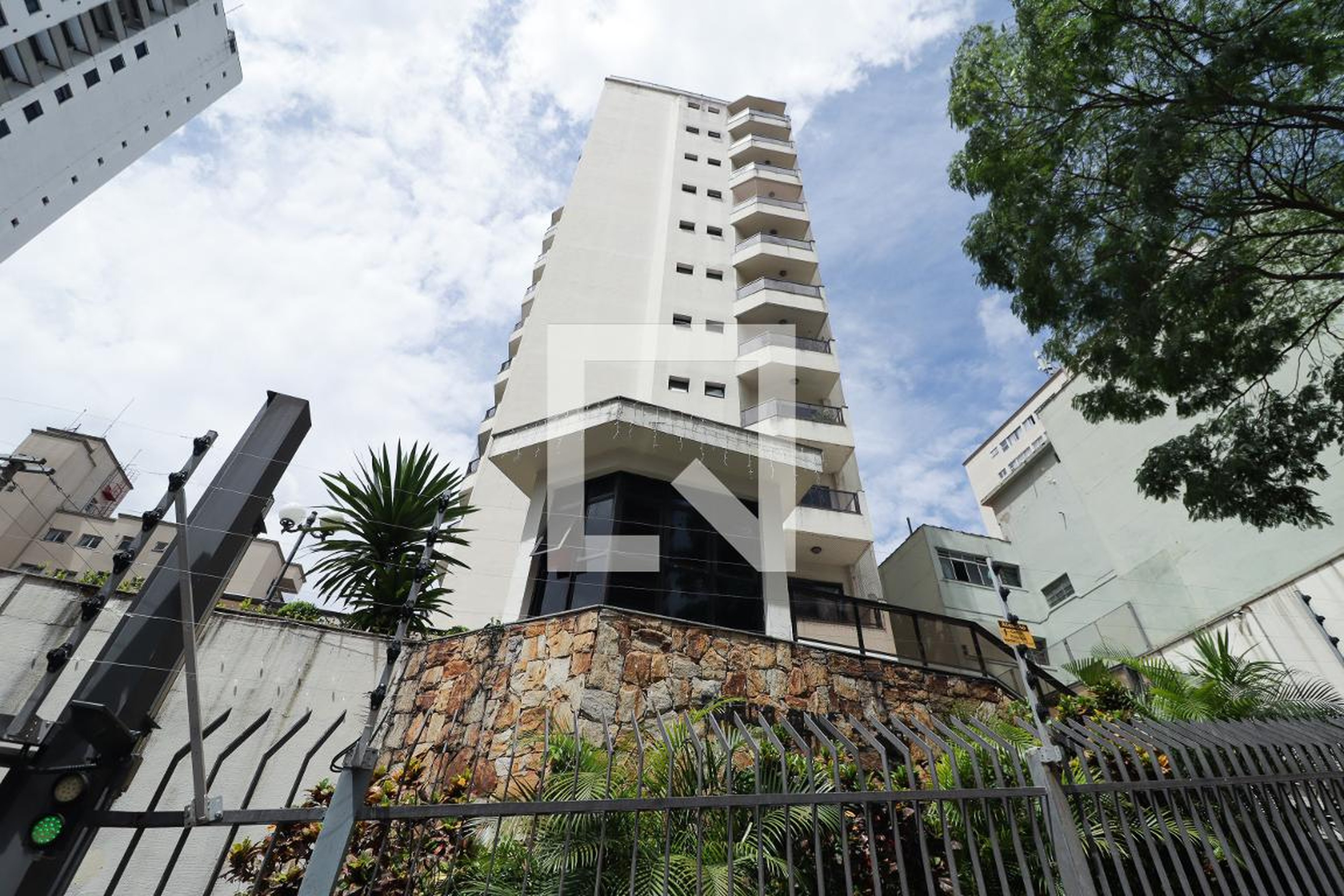 Fachada Condomínio em Rua Francisca Júlia, 321