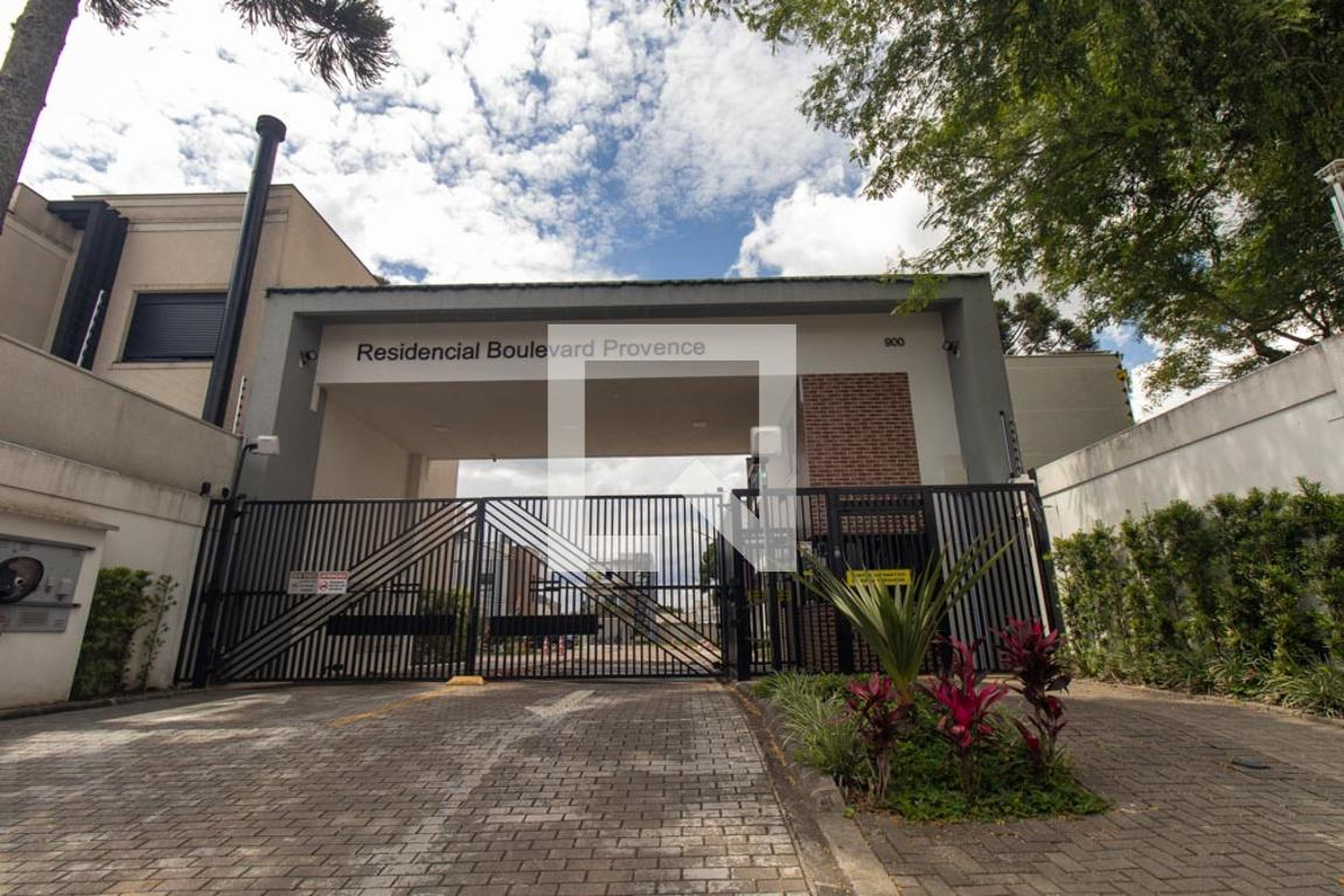 Fachada do Condomínio Condomínio em Rua Mário Gomes Cezar, 900