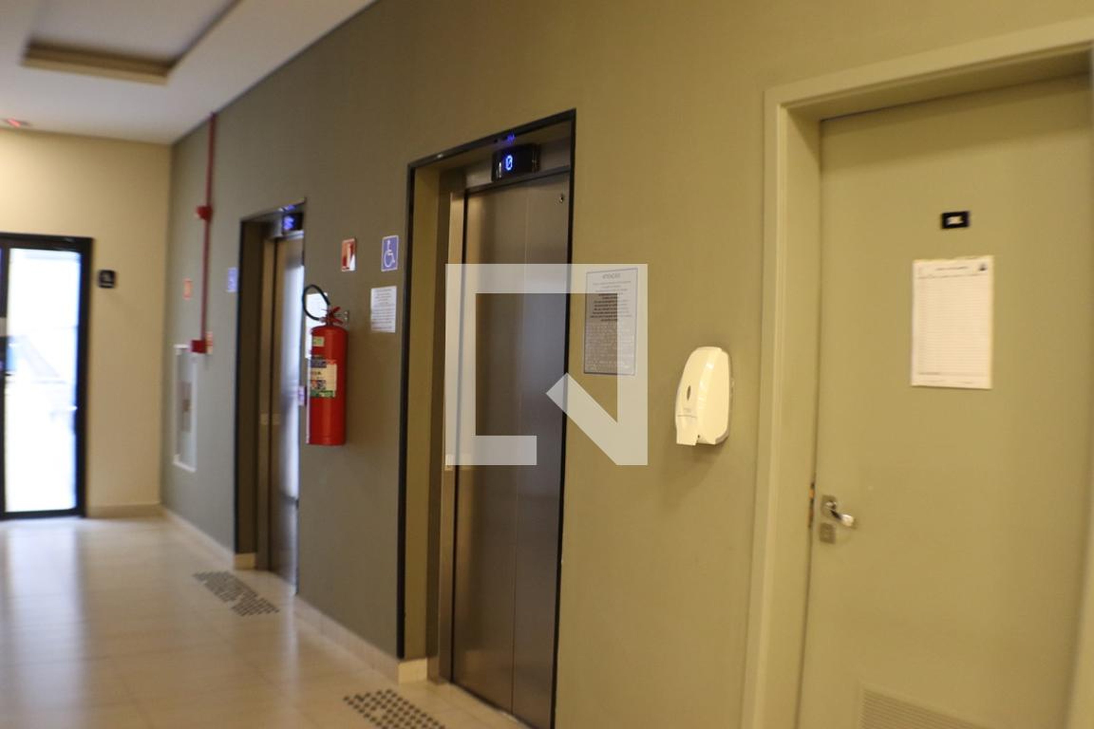 Hall de entrada - Selenita