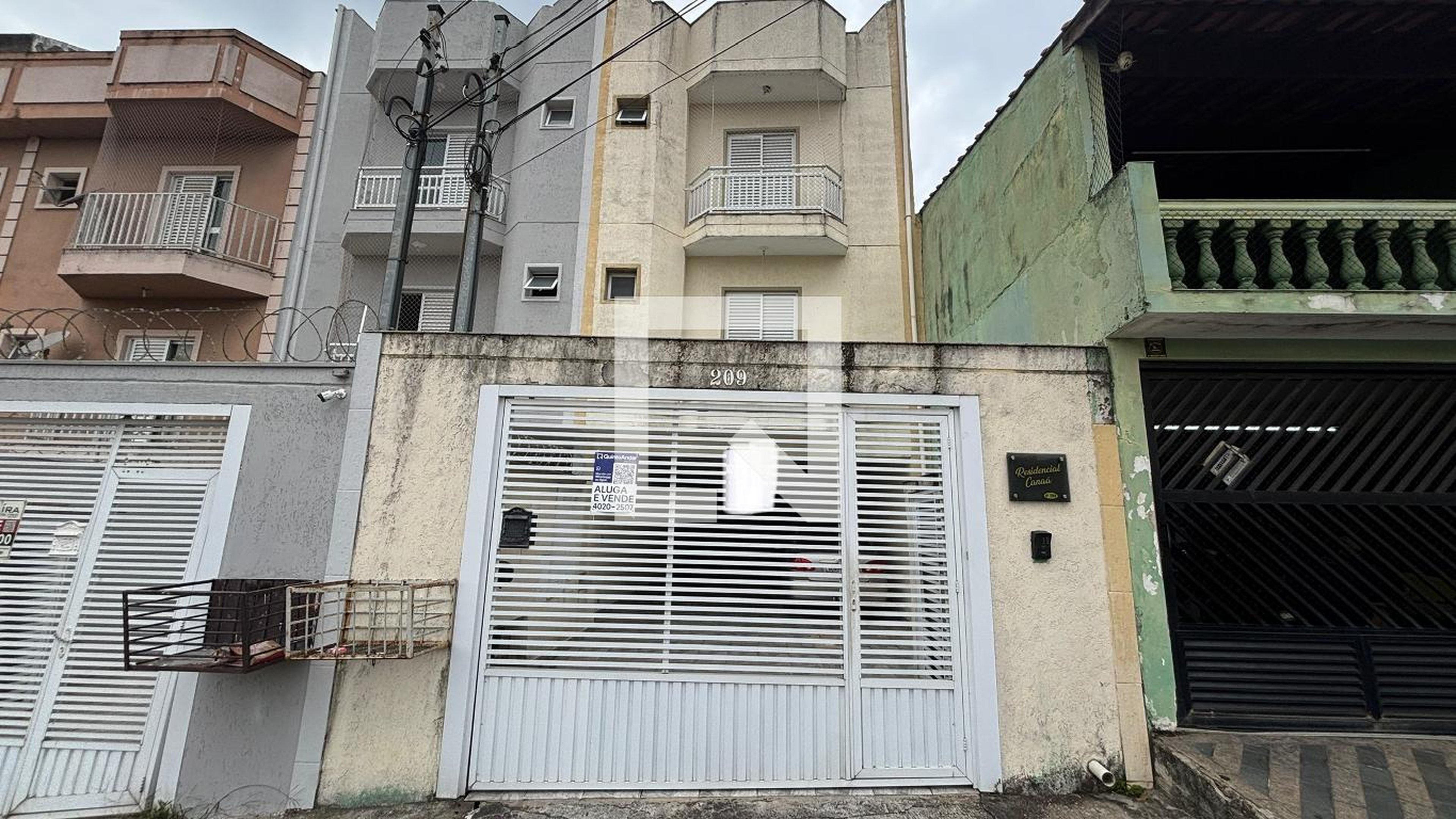 Fachada Condomínio em Rua Antônio Sáles, 209