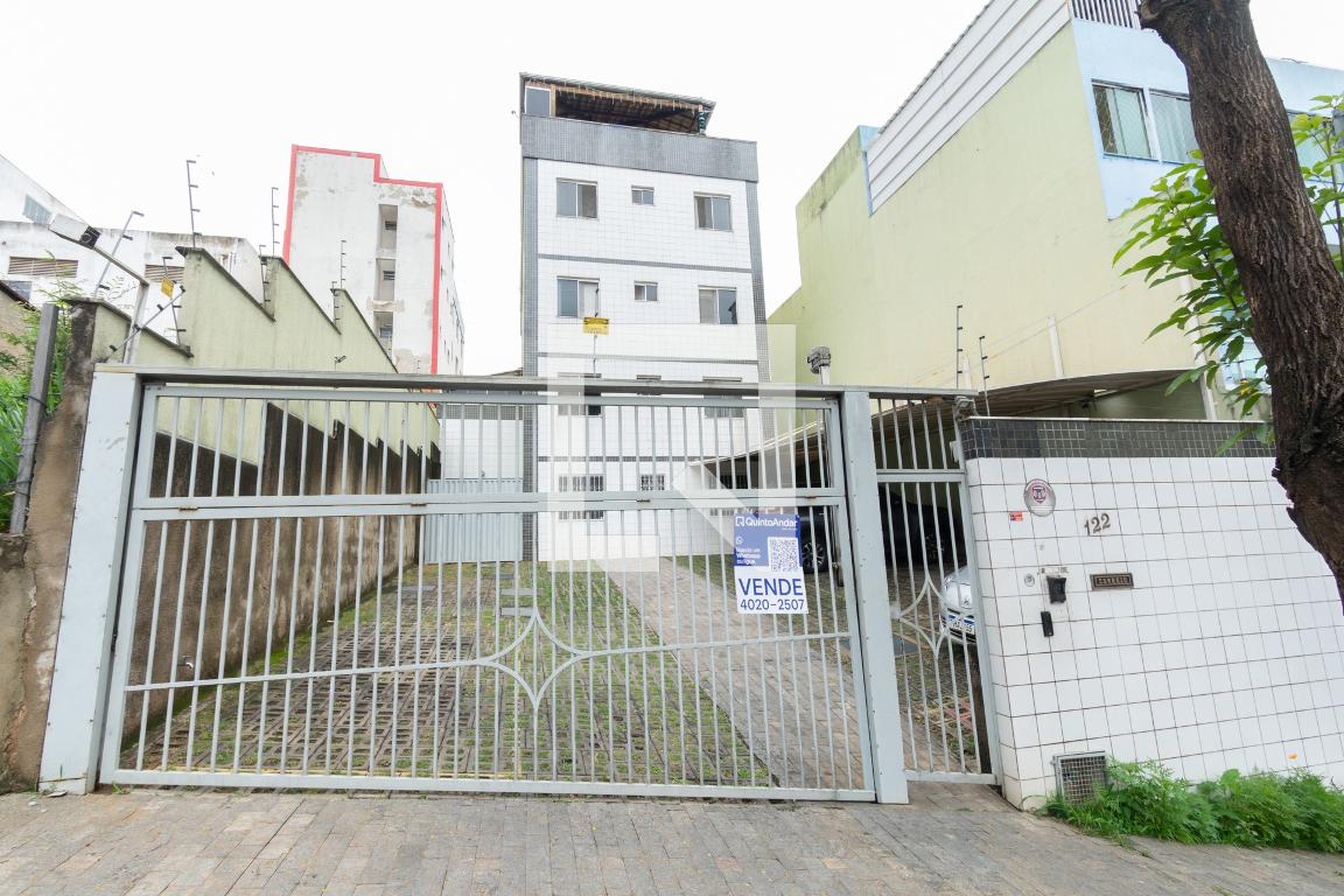 Fachada Condomínio em Alameda dos Canários, 122