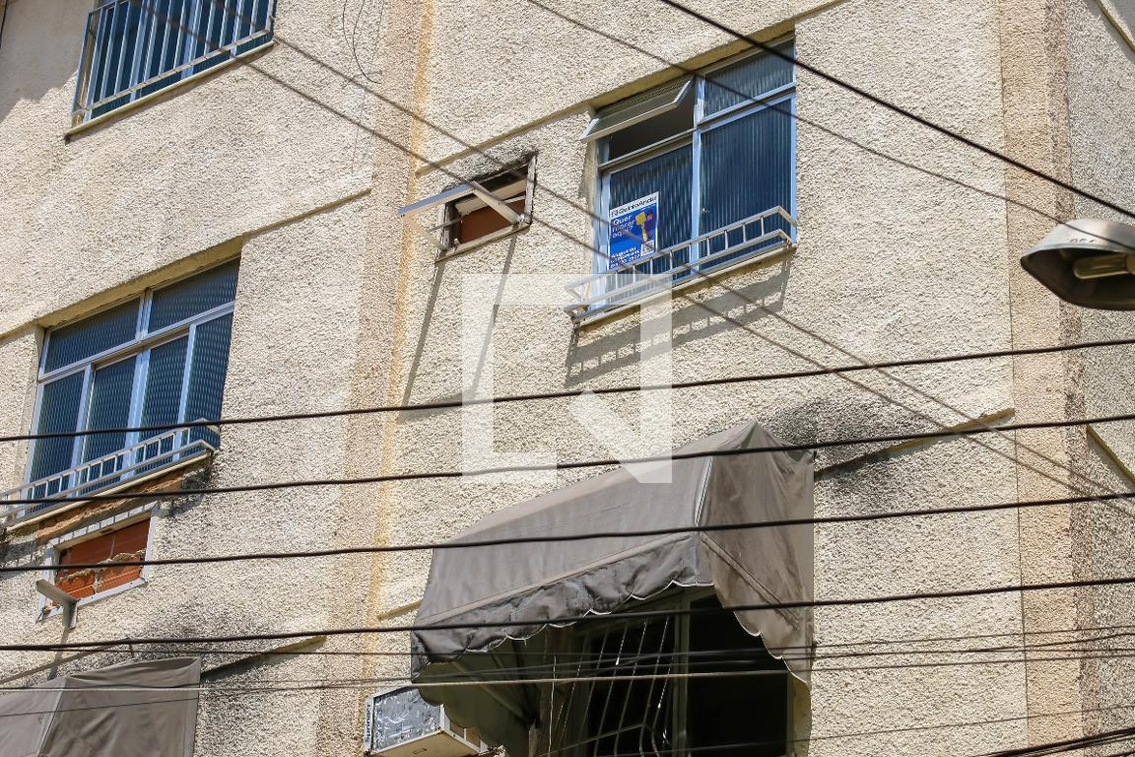 Fachada Condomínio em Rua Paulo Píres, 133