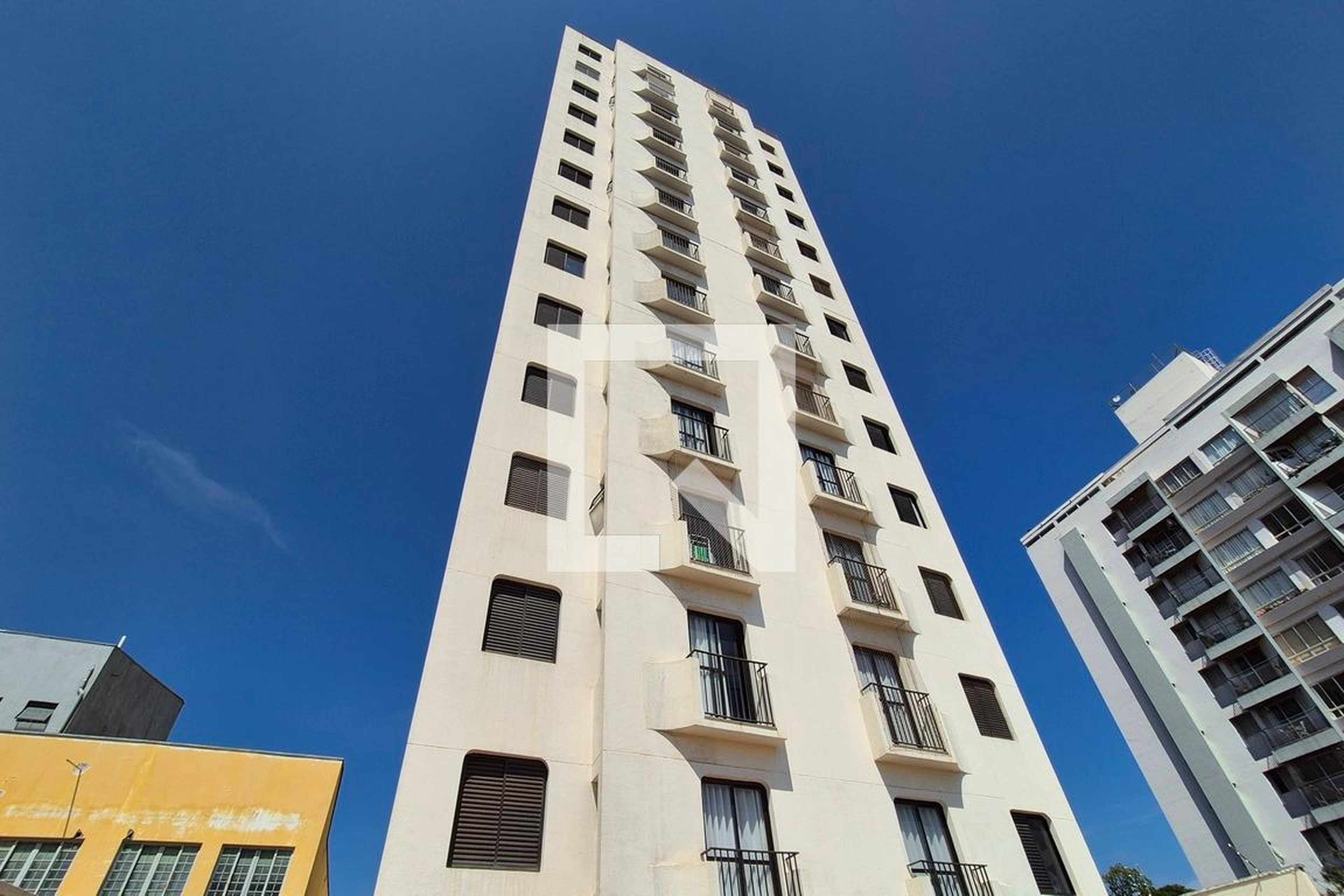 Fachada do Prédio Condomínio em Rua Doutor Buarque de Macedo, 1011