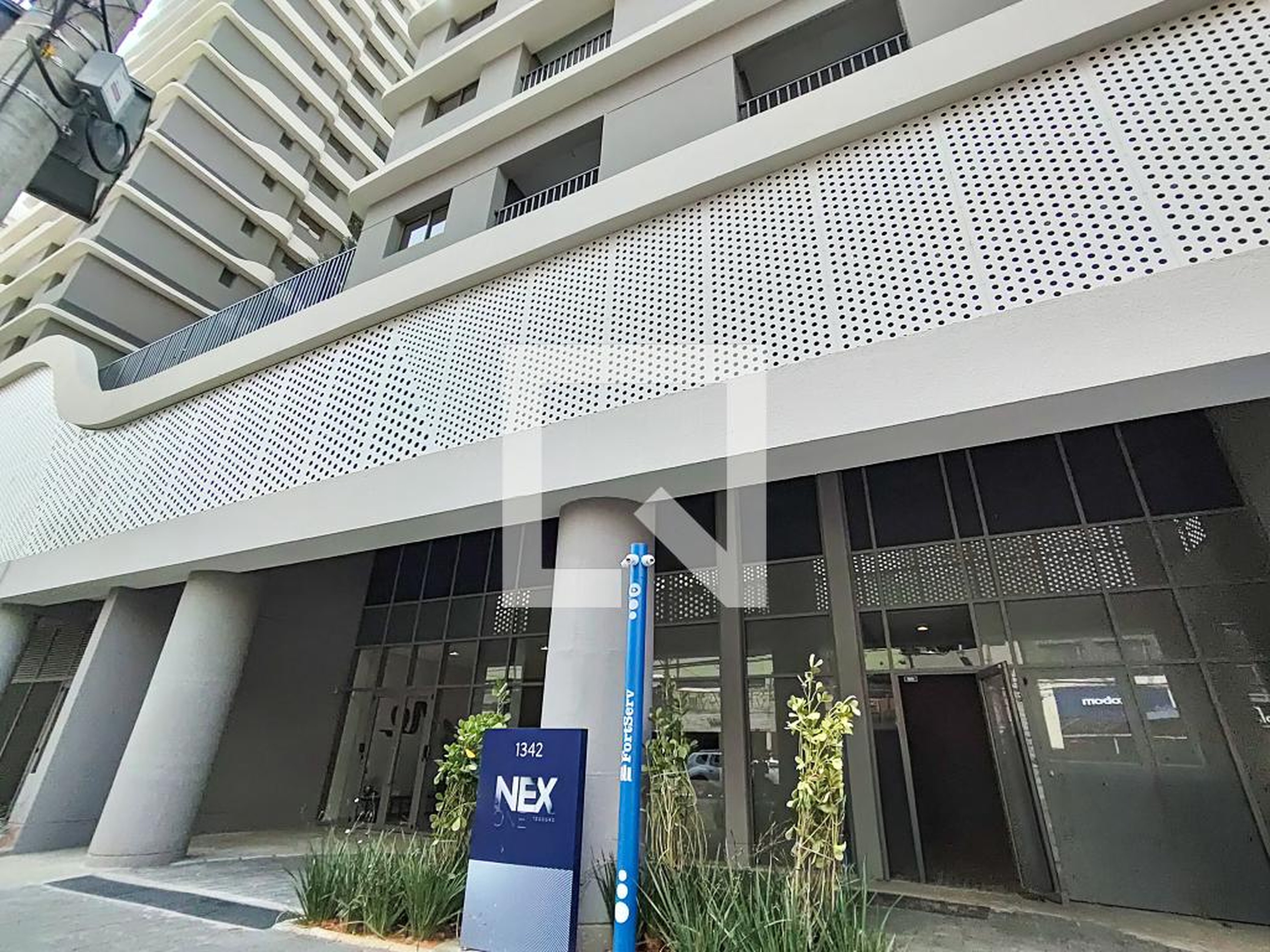 Fachada Condomínio em Rua Teodoro Sampaio, 1364