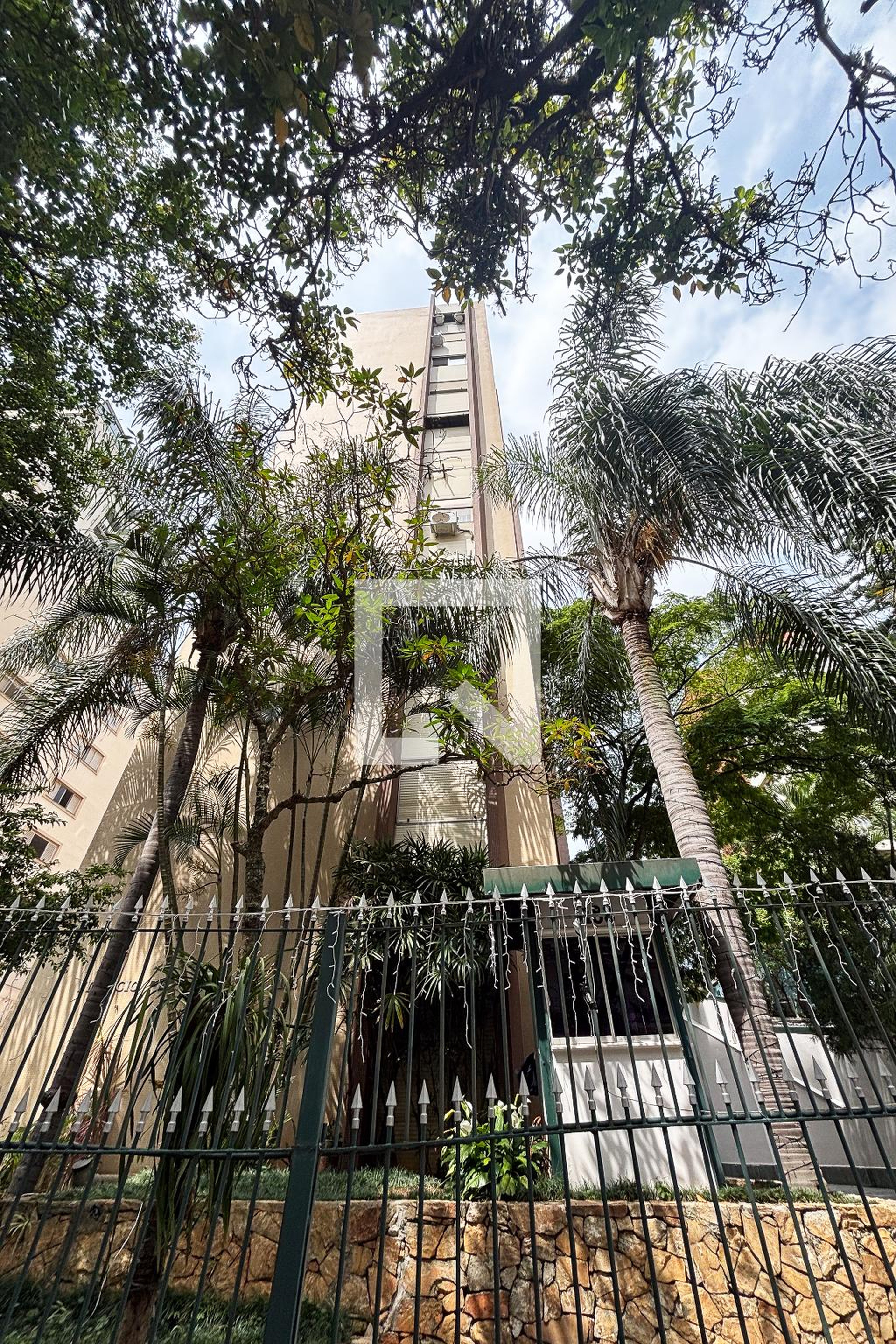 fachada do predio Condomínio Edifico pedra branca