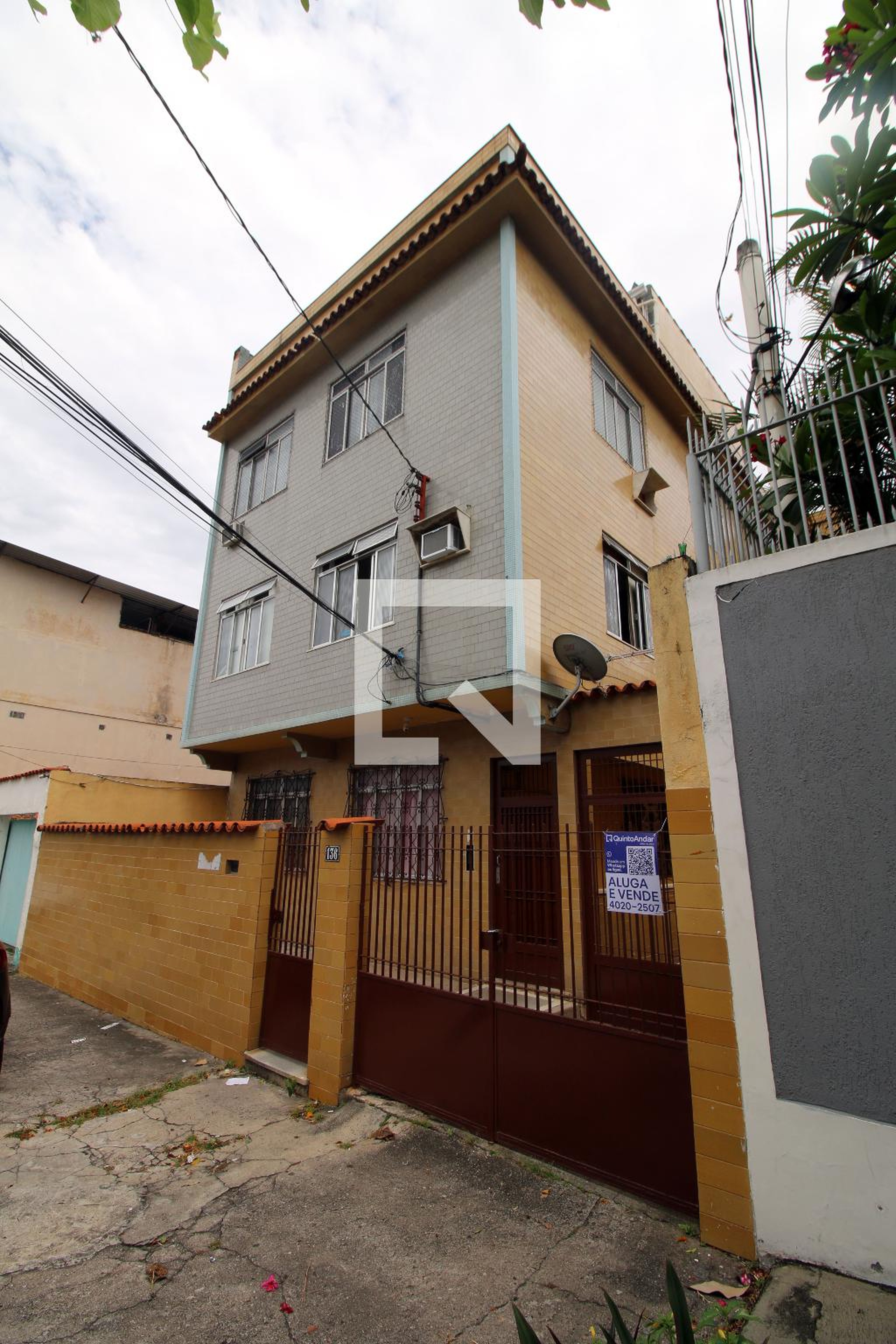 Fachada do Prédio Condomínio em Rua Engenheiro Alberto Rocha, 136