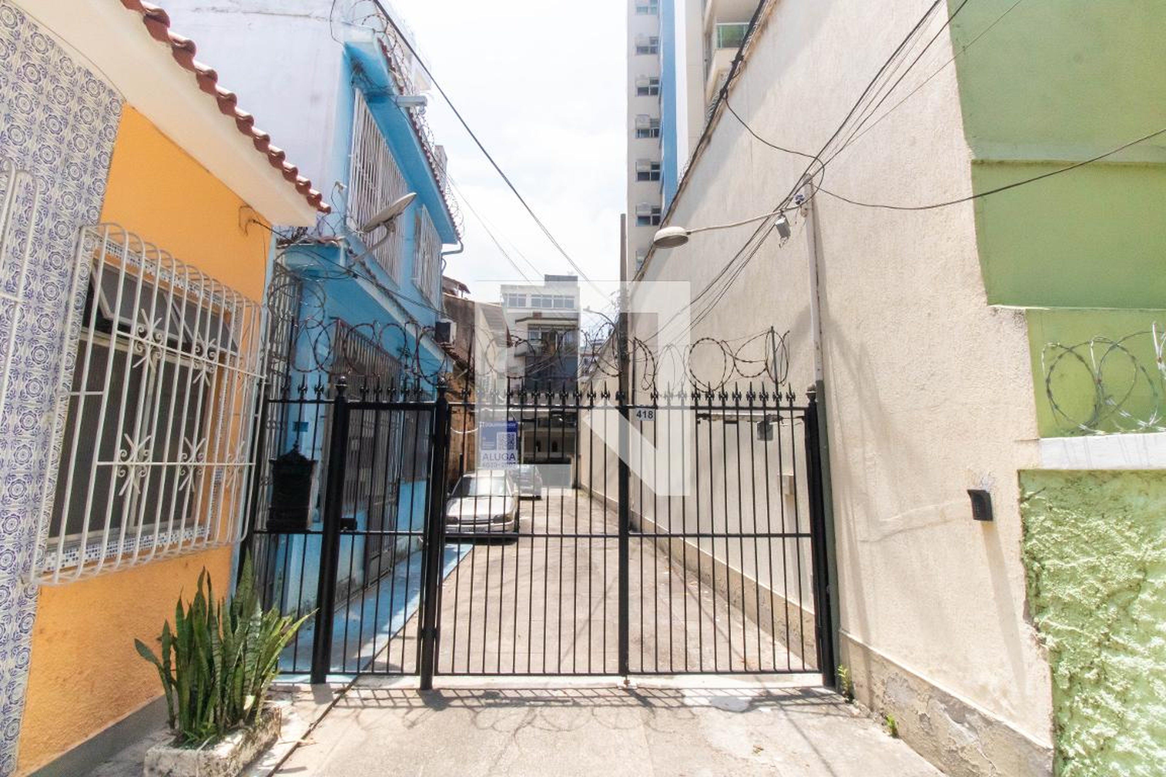 Fachada Condomínio em Rua Mariz e Barros, 418