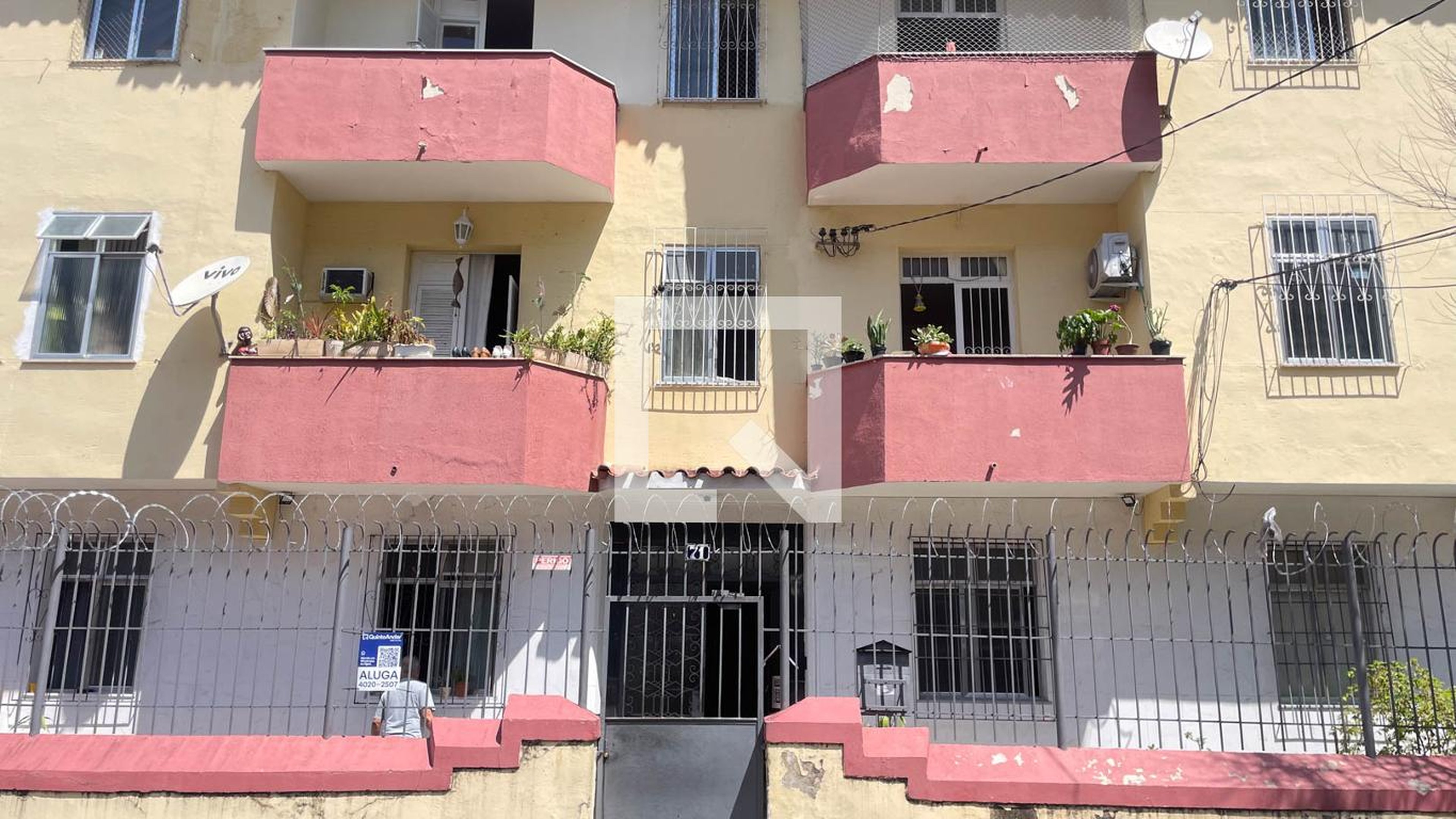 Fachada Condomínio em Rua Pedro Guedes, 71