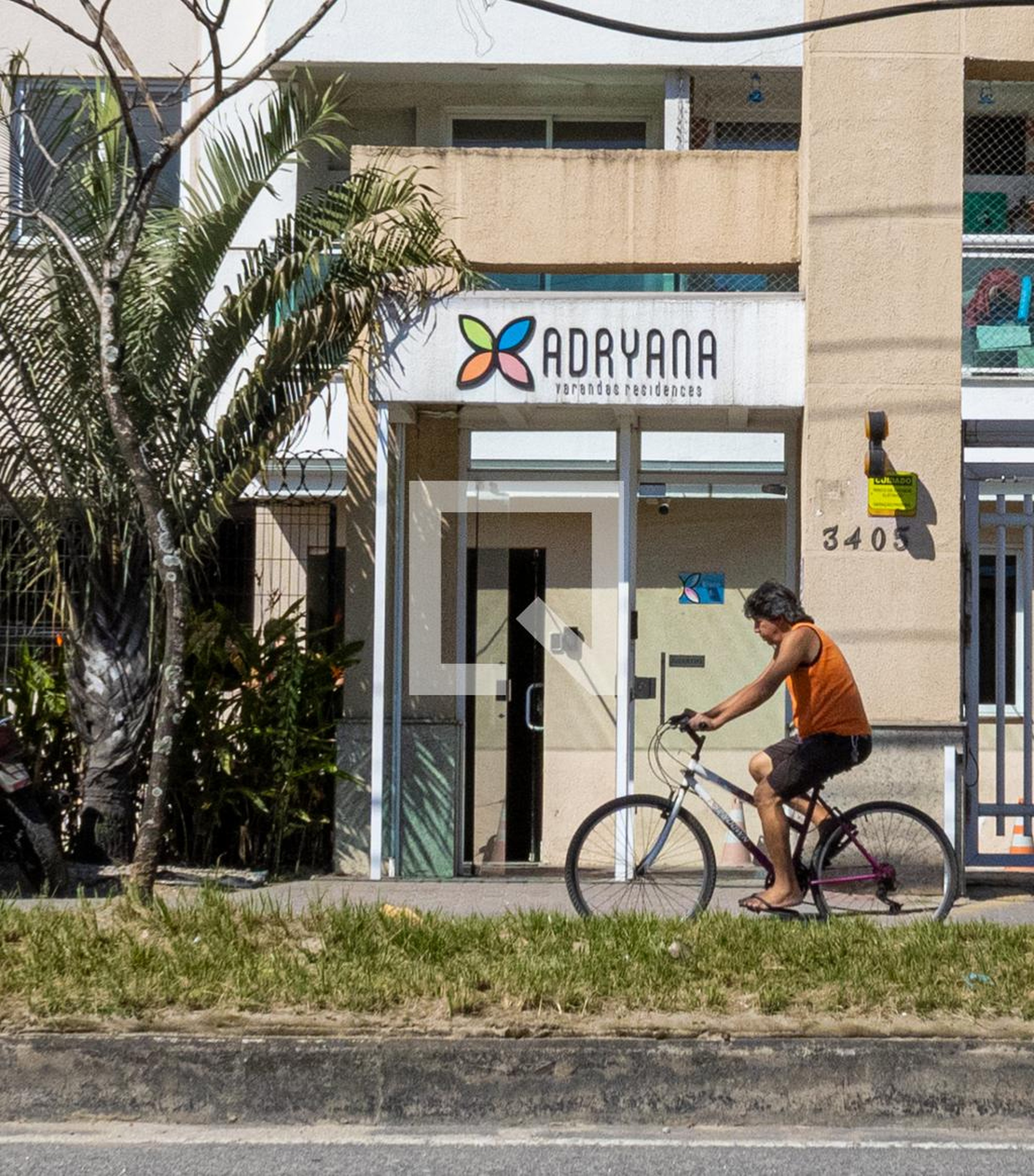Fachada do condomínio Condomínio Adriana Residence