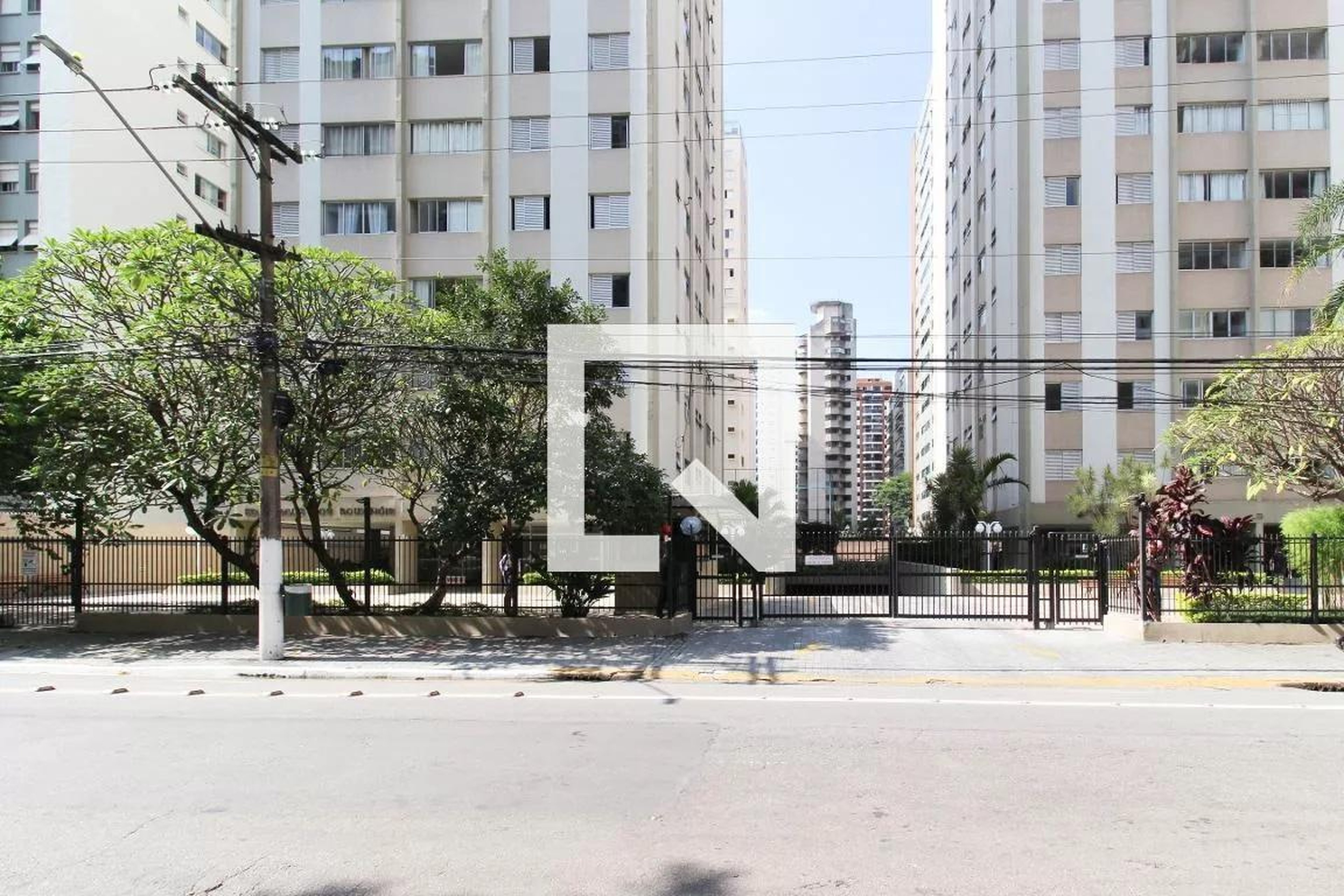 Fachada Condomínio Parque dos Rouxinóis