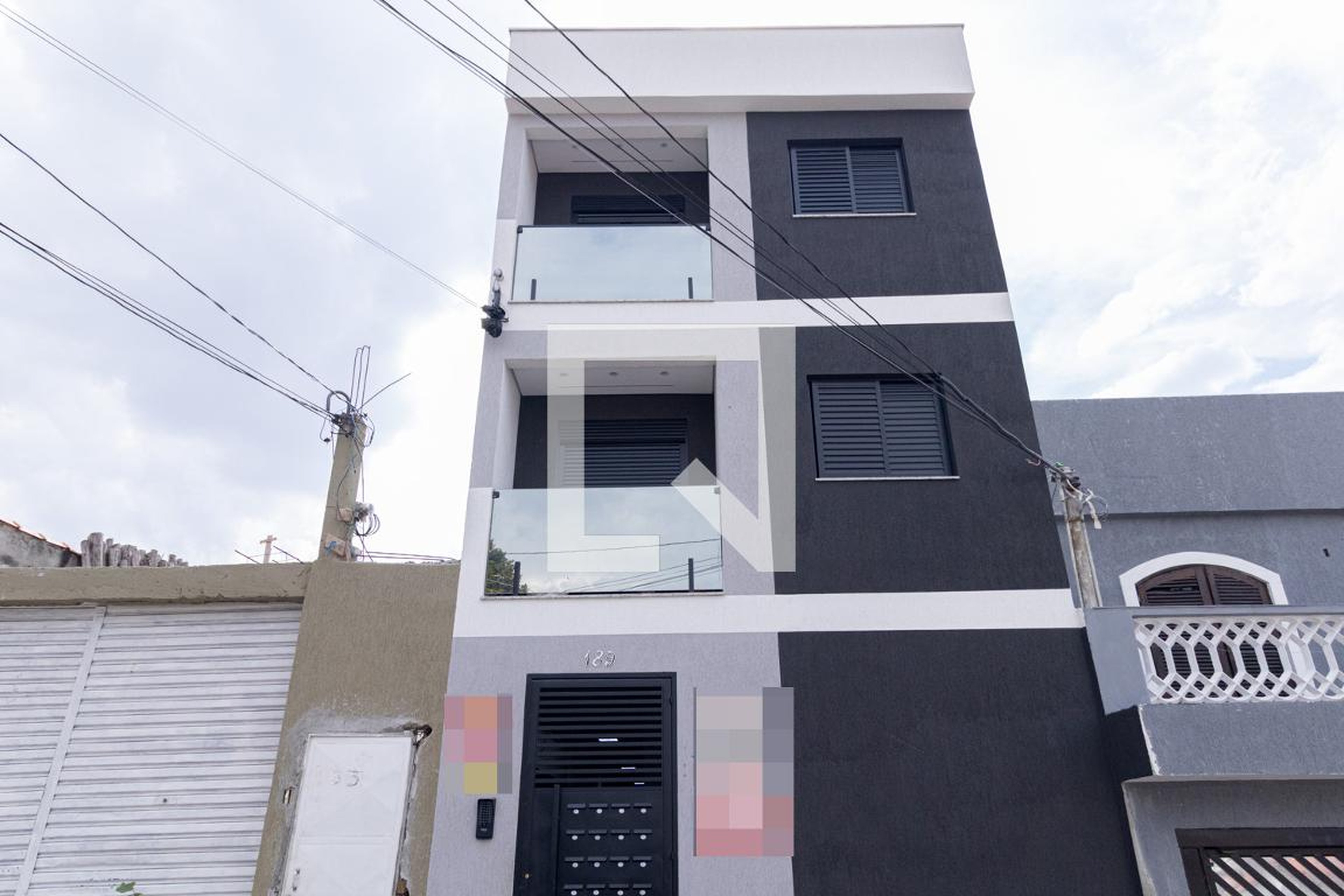 Fachada Condomínio em Rua Jaborandi, 189