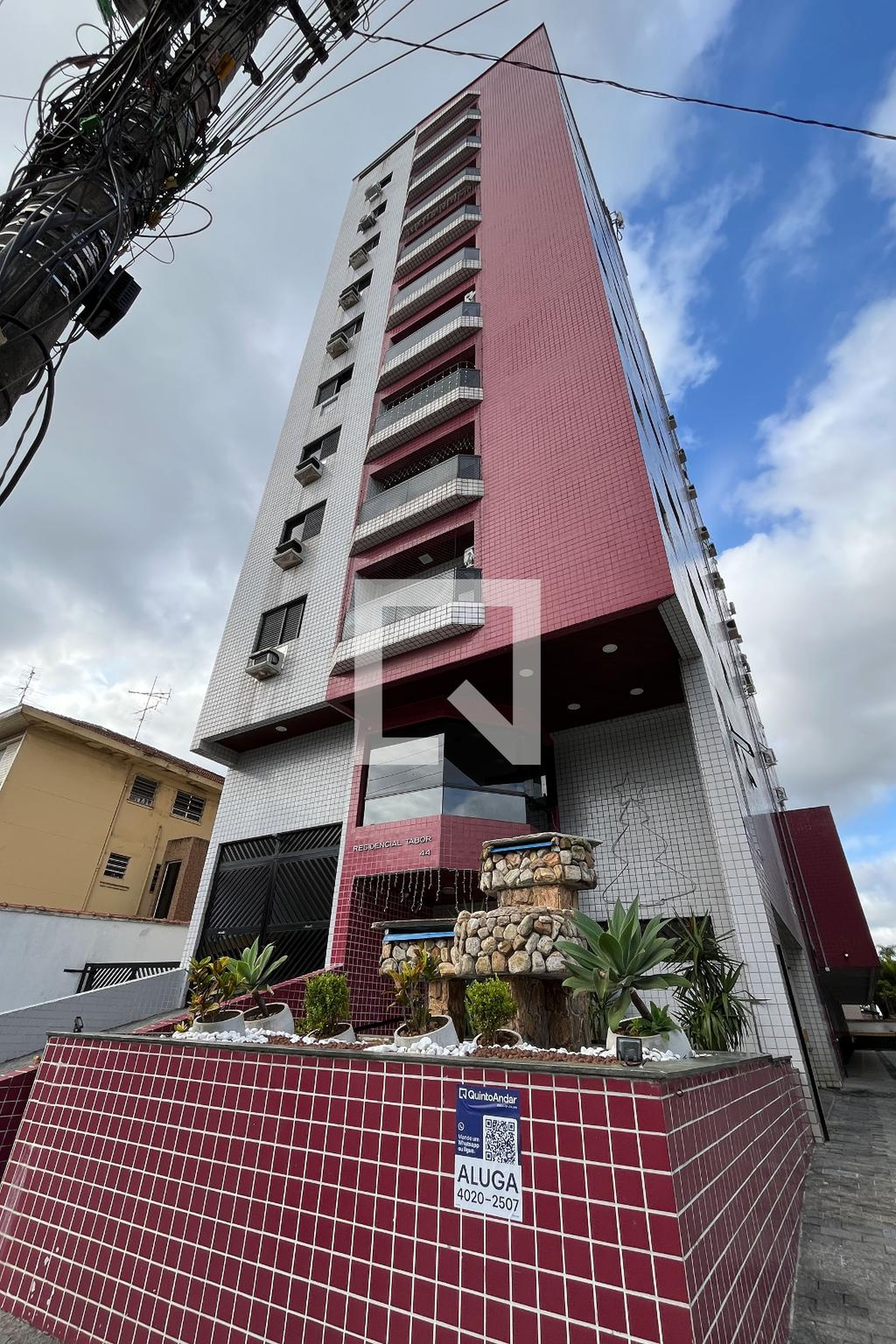 Fachada Condomínio em Rua João Caetano, 44