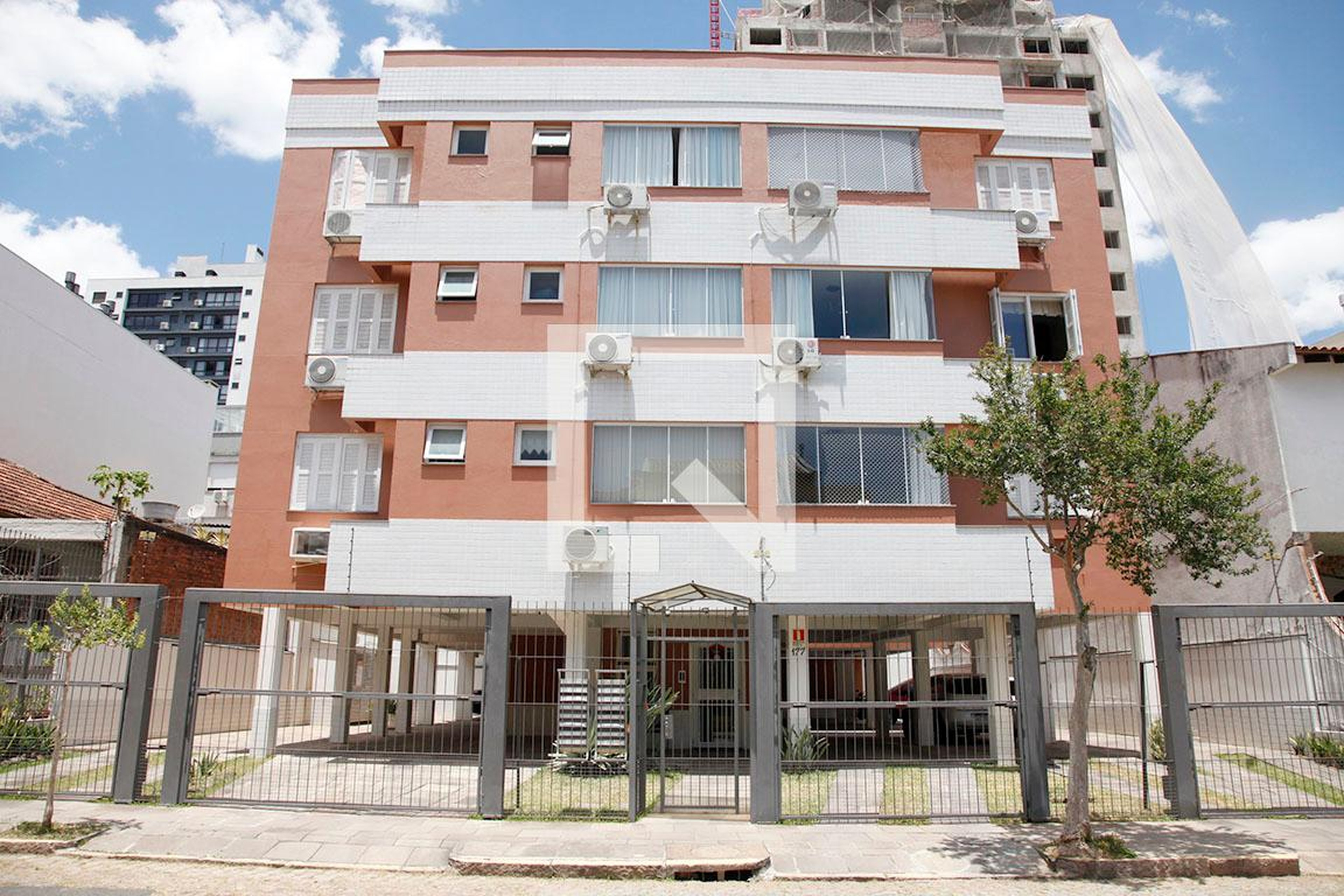 Fachada Condomínio em Rua Roque Gonzáles, 177
