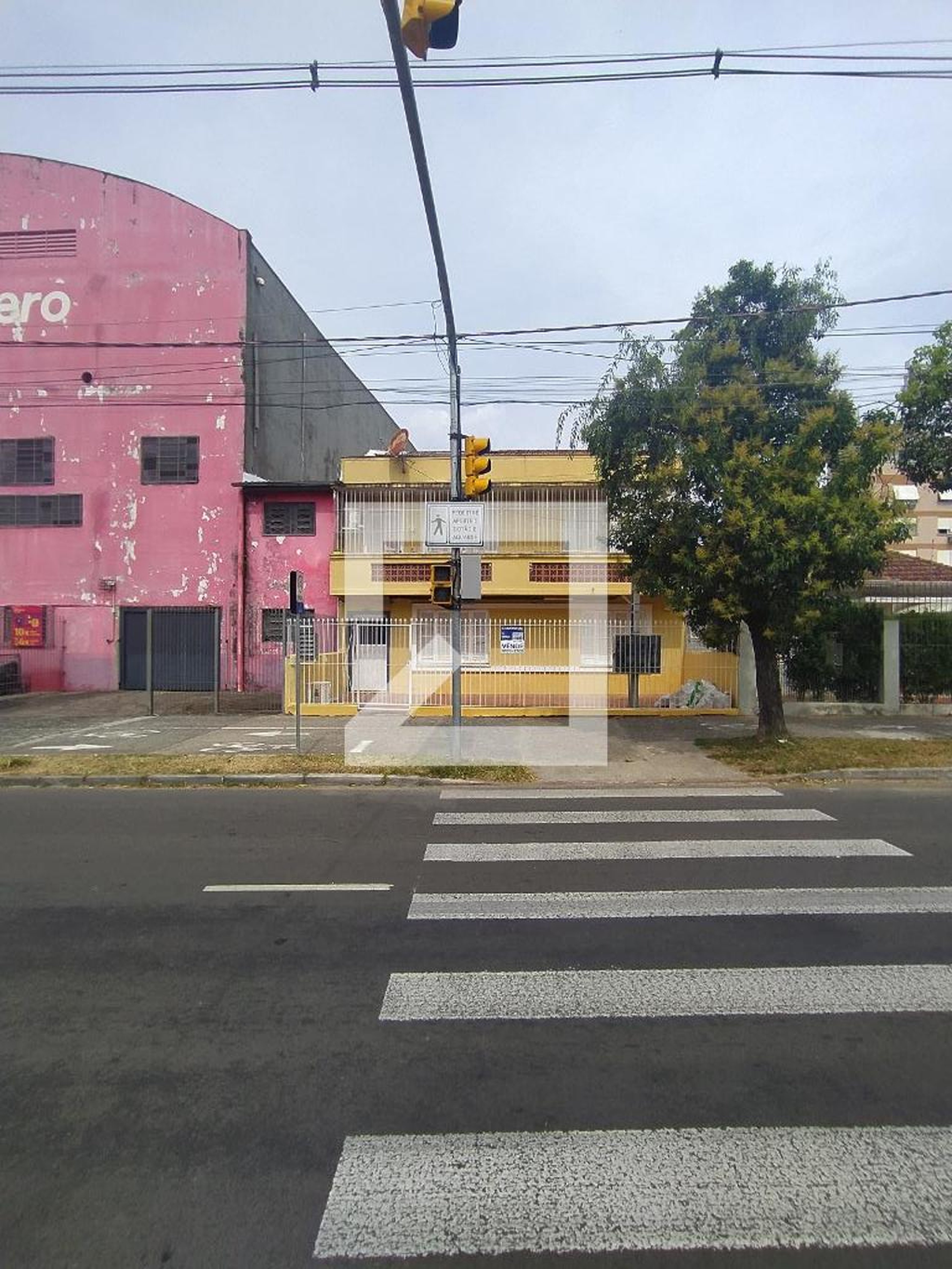 Fachada Condomínio em Avenida Coronel Gastão Haslocher Mazeron, 464