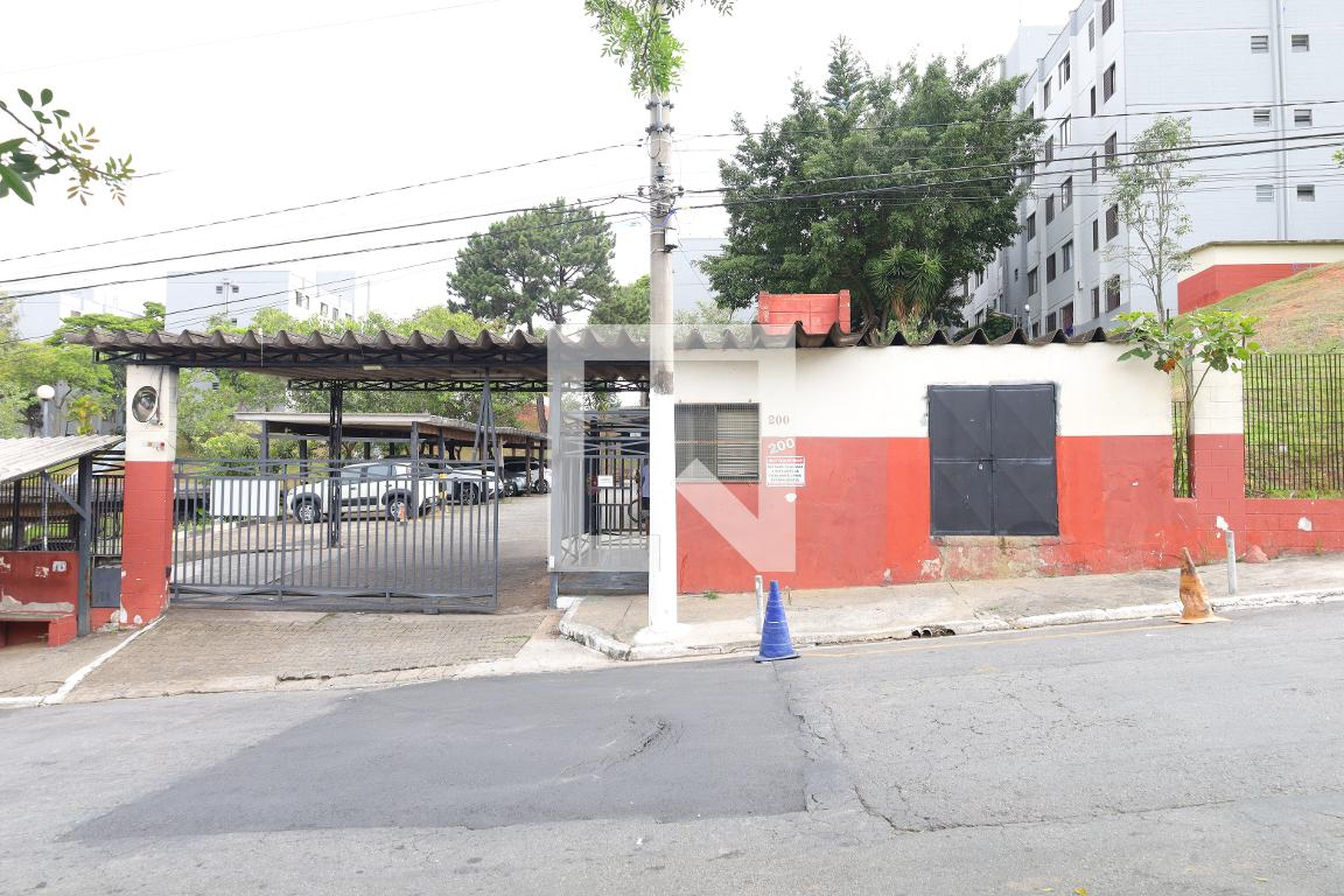 Fachada do condomínio Condomínio Conjunto Araucarias II-B